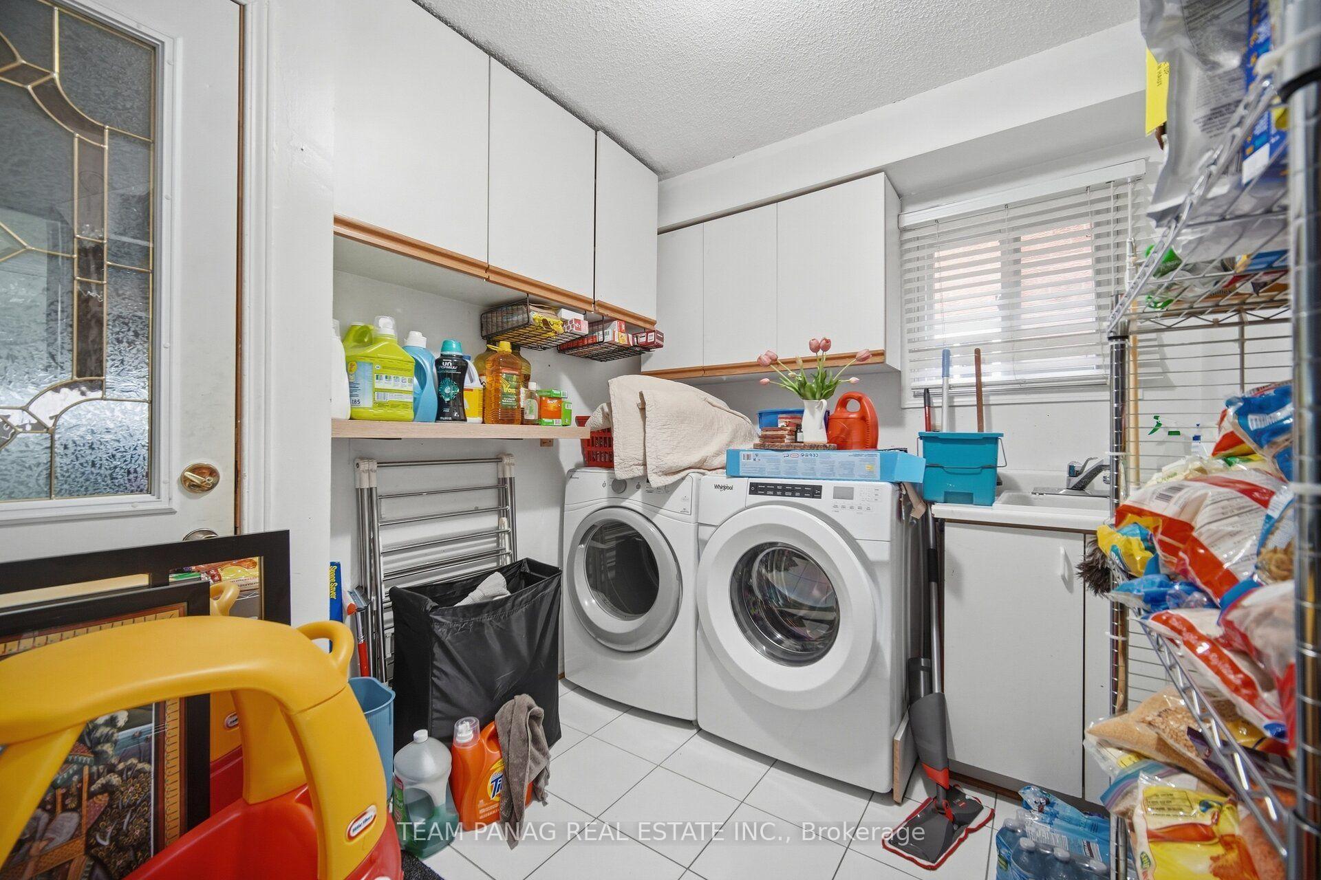 Photo 17 of 129 Bankview Circle, Etobicoke, West Humber-Clairville — HOMEH