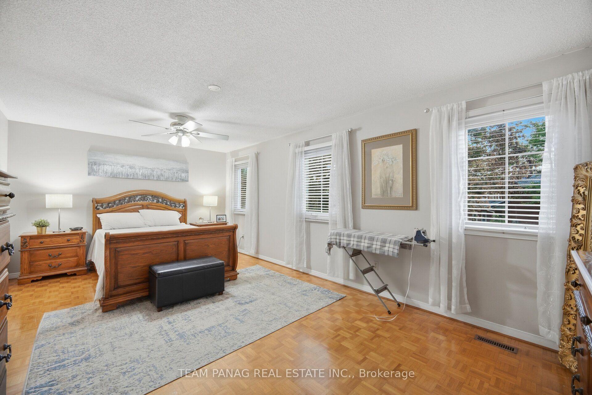 Photo 19 of 129 Bankview Circle, Etobicoke, West Humber-Clairville — HOMEH