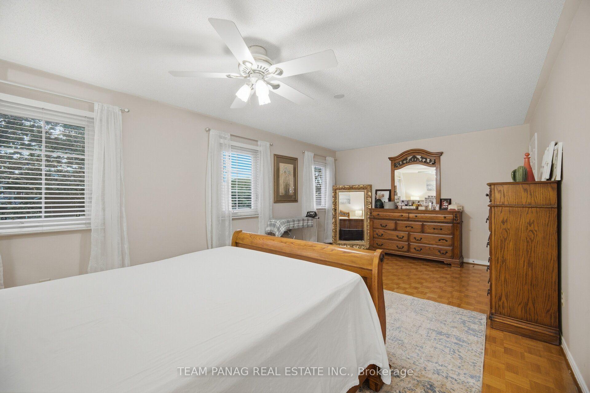 Photo 20 of 129 Bankview Circle, Etobicoke, West Humber-Clairville — HOMEH