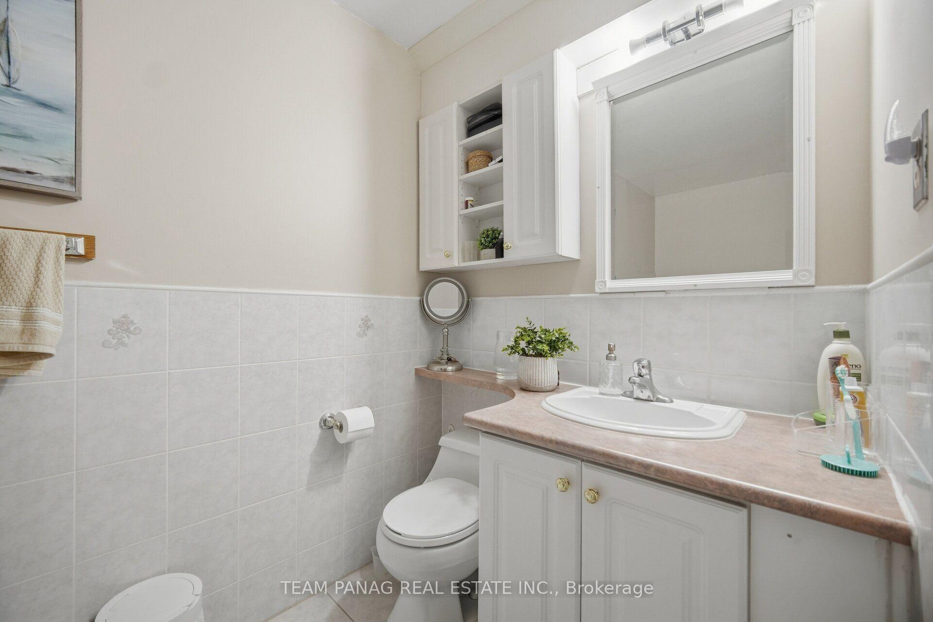 Photo 21 of 129 Bankview Circle, Etobicoke, West Humber-Clairville — HOMEH