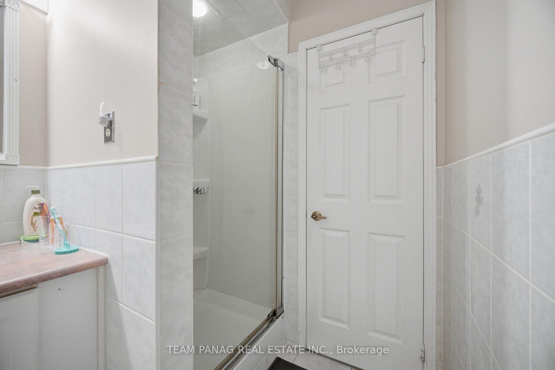 Photo 22 of 129 Bankview Circle, Etobicoke, West Humber-Clairville — HOMEH