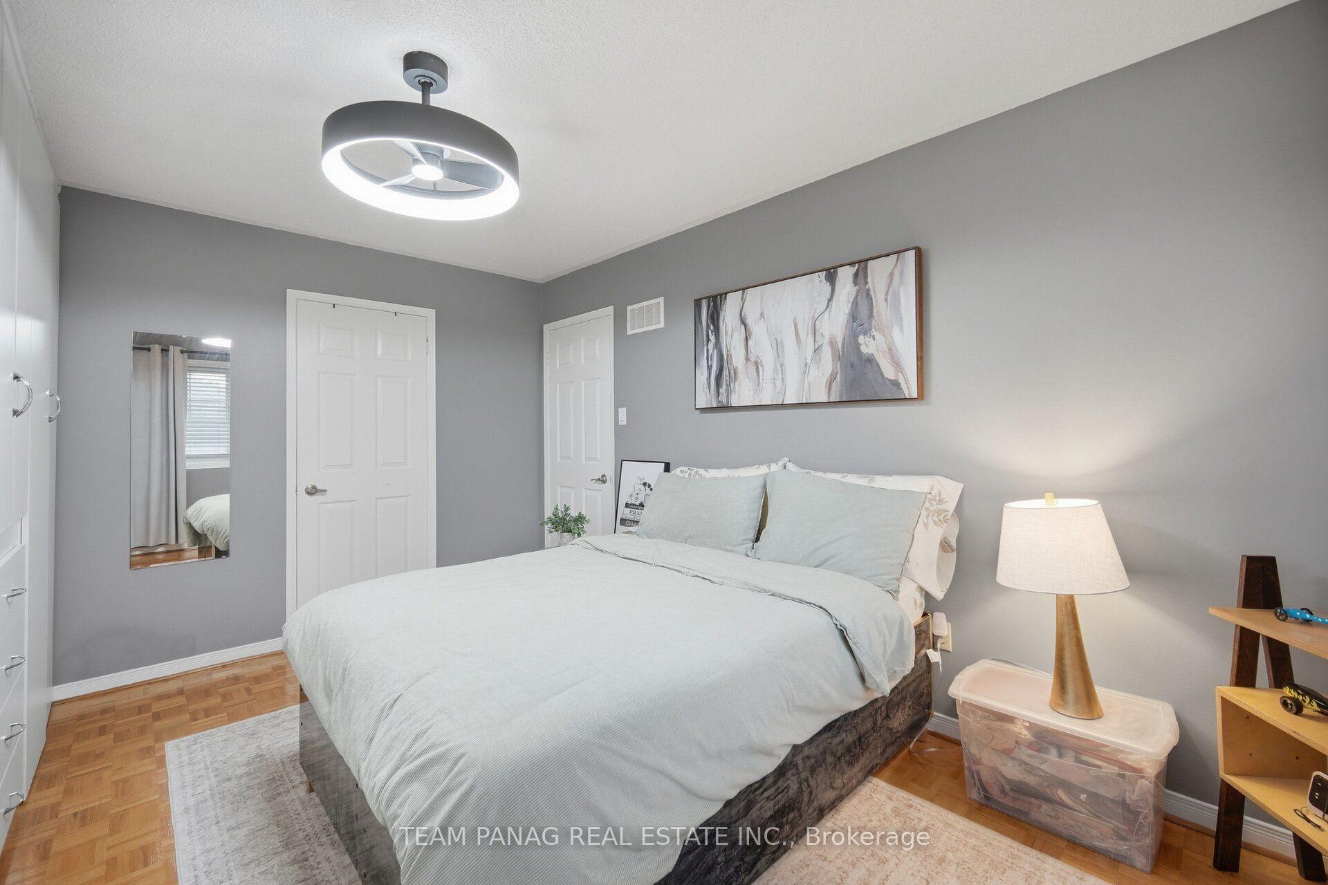 Photo 24 of 129 Bankview Circle, Etobicoke, West Humber-Clairville — HOMEH