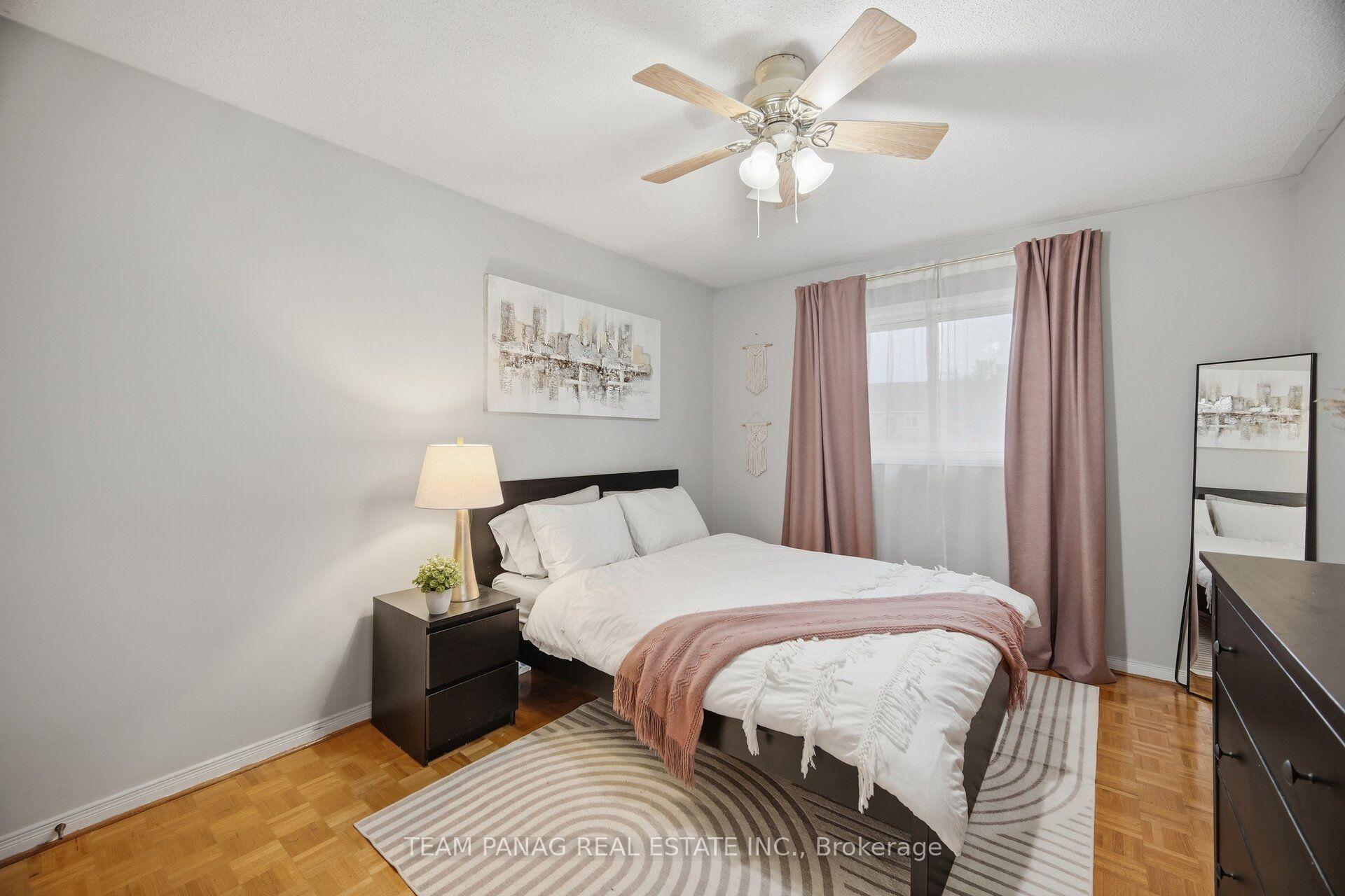 Photo 25 of 129 Bankview Circle, Etobicoke, West Humber-Clairville — HOMEH