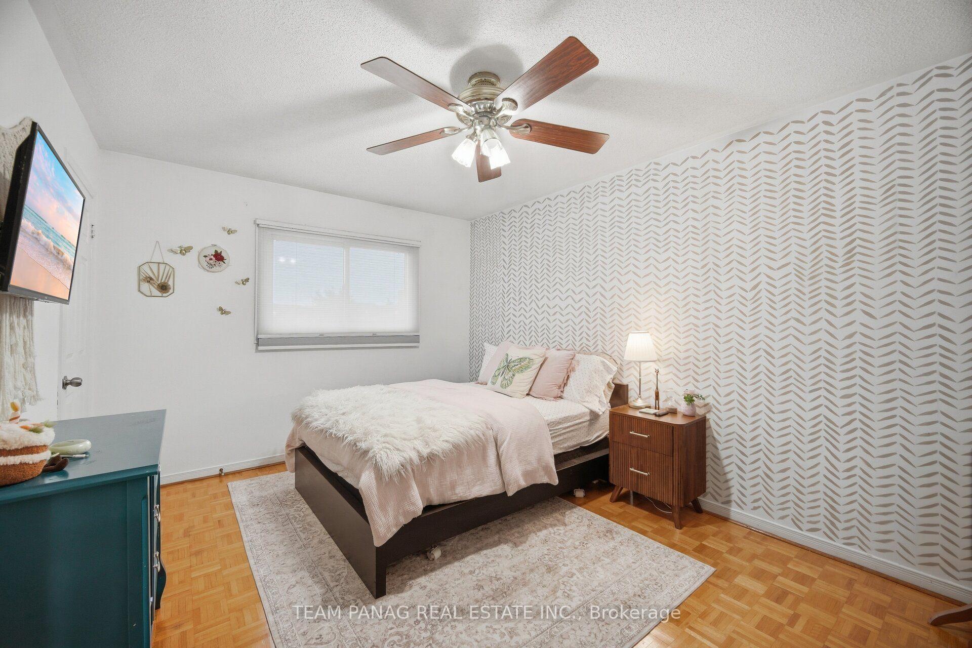 Photo 26 of 129 Bankview Circle, Etobicoke, West Humber-Clairville — HOMEH