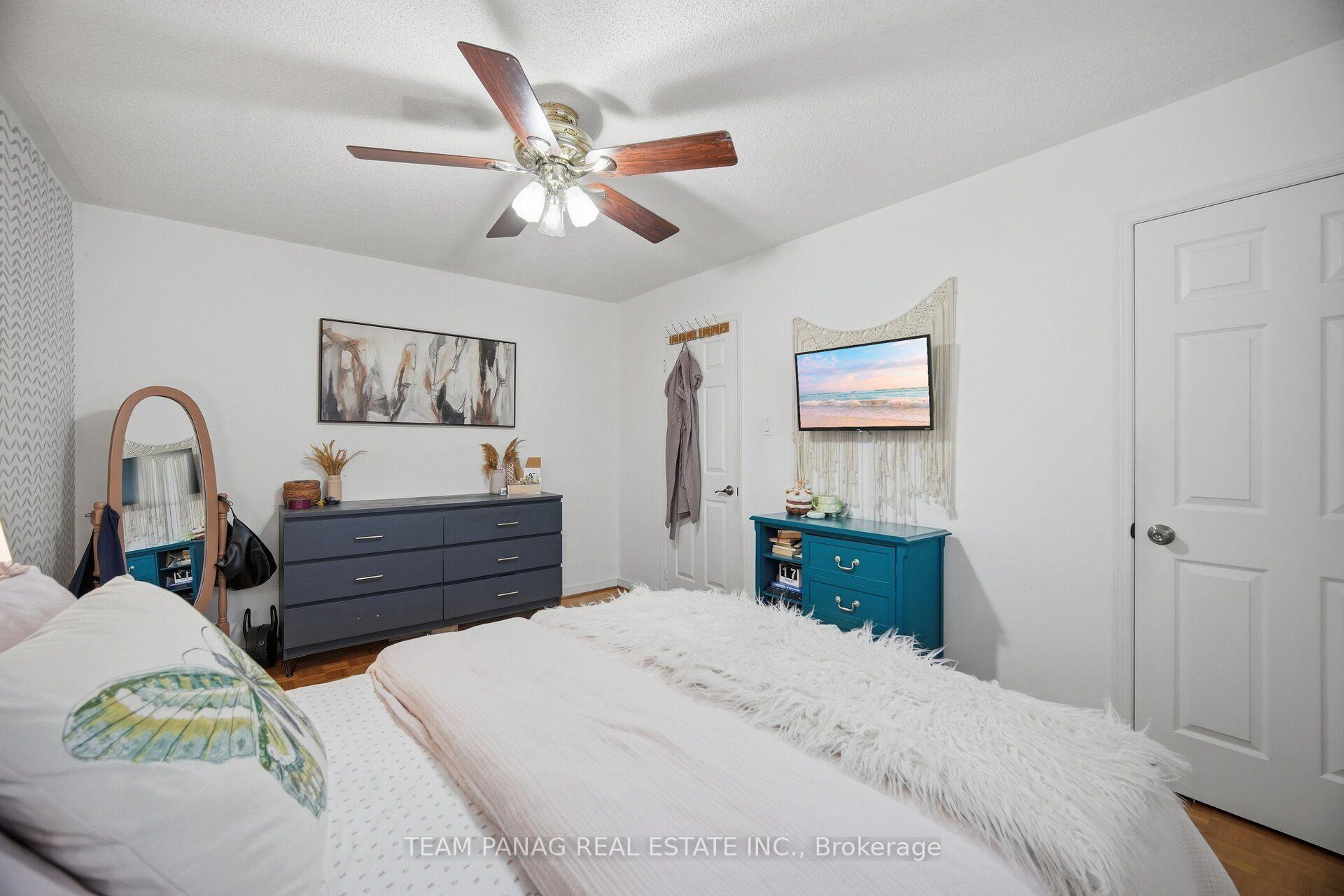 Photo 27 of 129 Bankview Circle, Etobicoke, West Humber-Clairville — HOMEH
