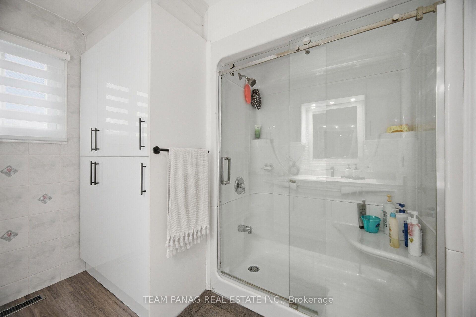 Photo 29 of 129 Bankview Circle, Etobicoke, West Humber-Clairville — HOMEH