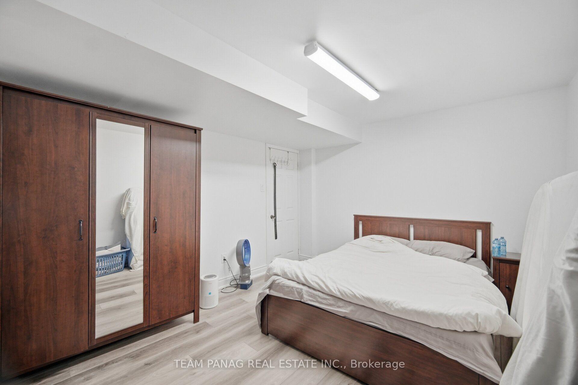 Photo 35 of 129 Bankview Circle, Etobicoke, West Humber-Clairville — HOMEH