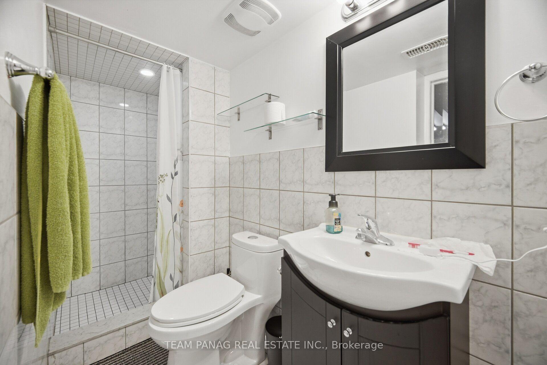 Photo 36 of 129 Bankview Circle, Etobicoke, West Humber-Clairville — HOMEH
