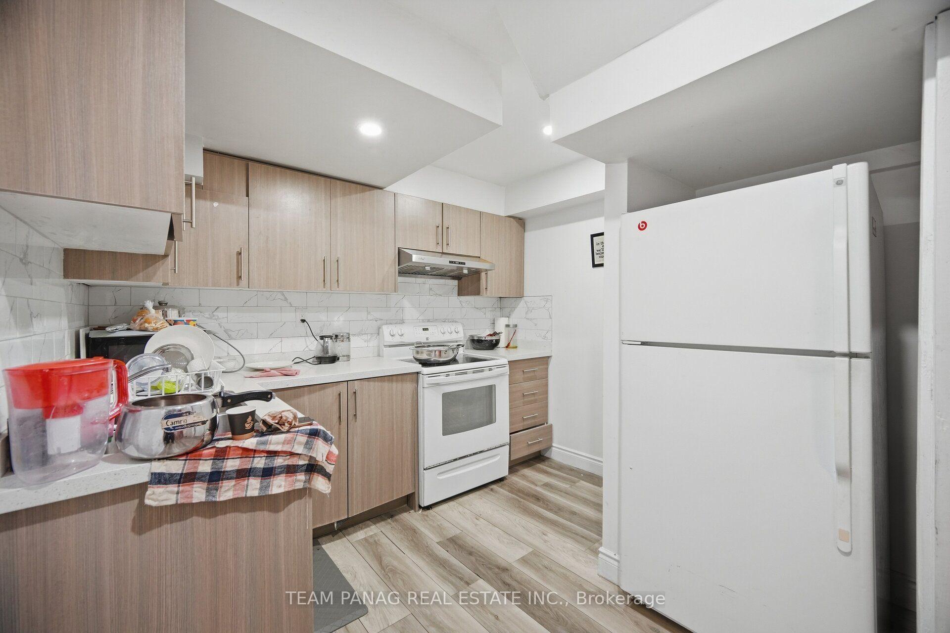 Photo 41 of 129 Bankview Circle, Etobicoke, West Humber-Clairville — HOMEH
