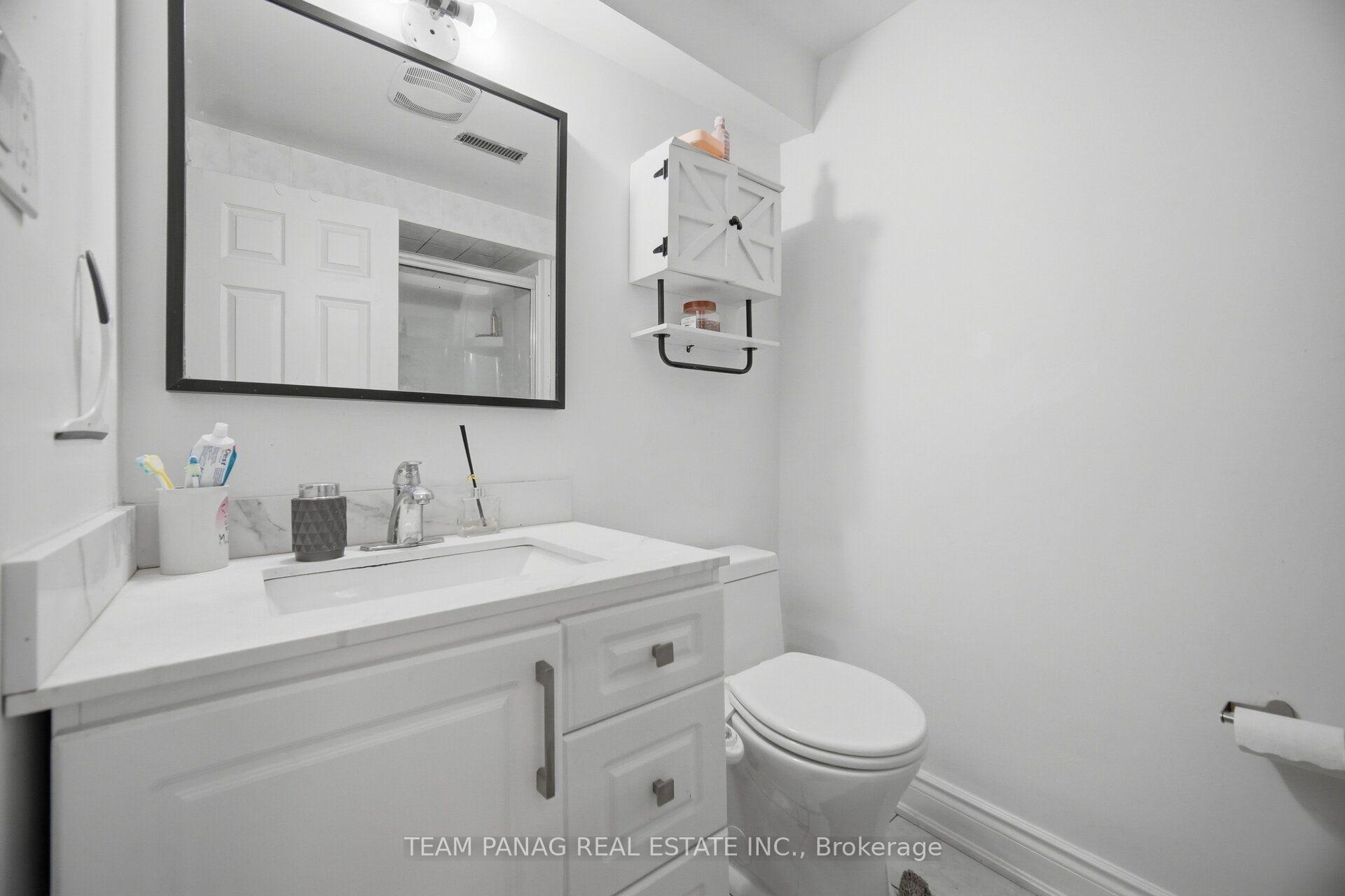 Photo 44 of 129 Bankview Circle, Etobicoke, West Humber-Clairville — HOMEH