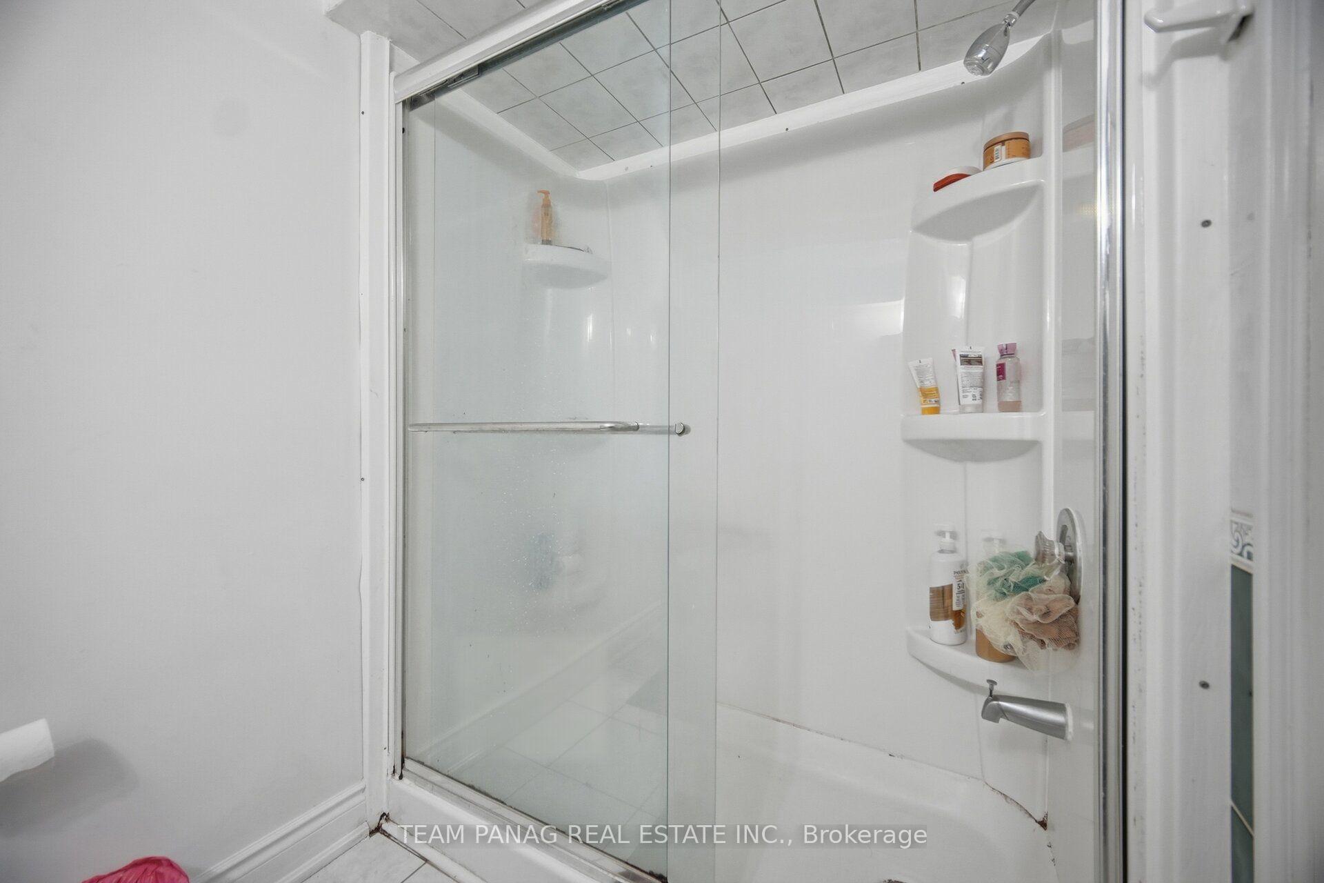 Photo 45 of 129 Bankview Circle, Etobicoke, West Humber-Clairville — HOMEH