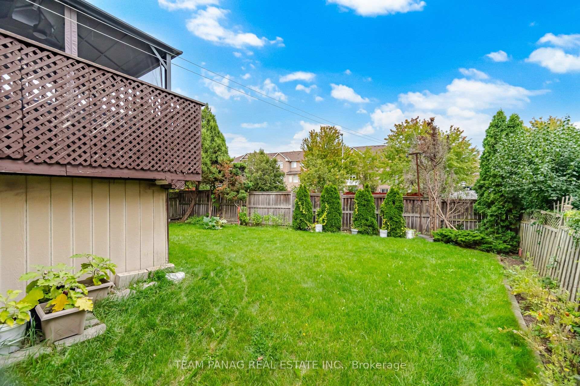 Photo 47 of 129 Bankview Circle, Etobicoke, West Humber-Clairville — HOMEH