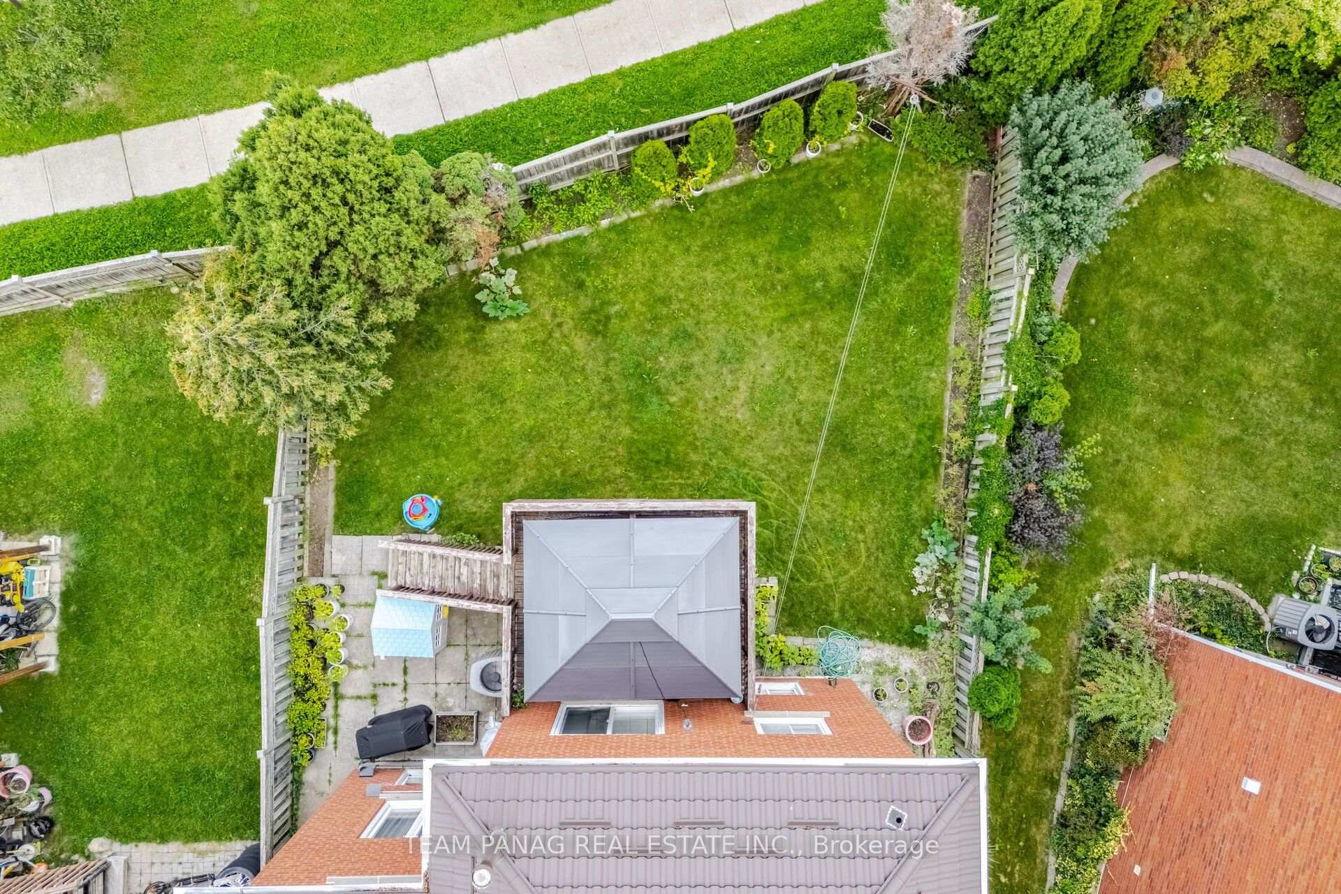 Photo 52 of 129 Bankview Circle, Etobicoke, West Humber-Clairville — HOMEH