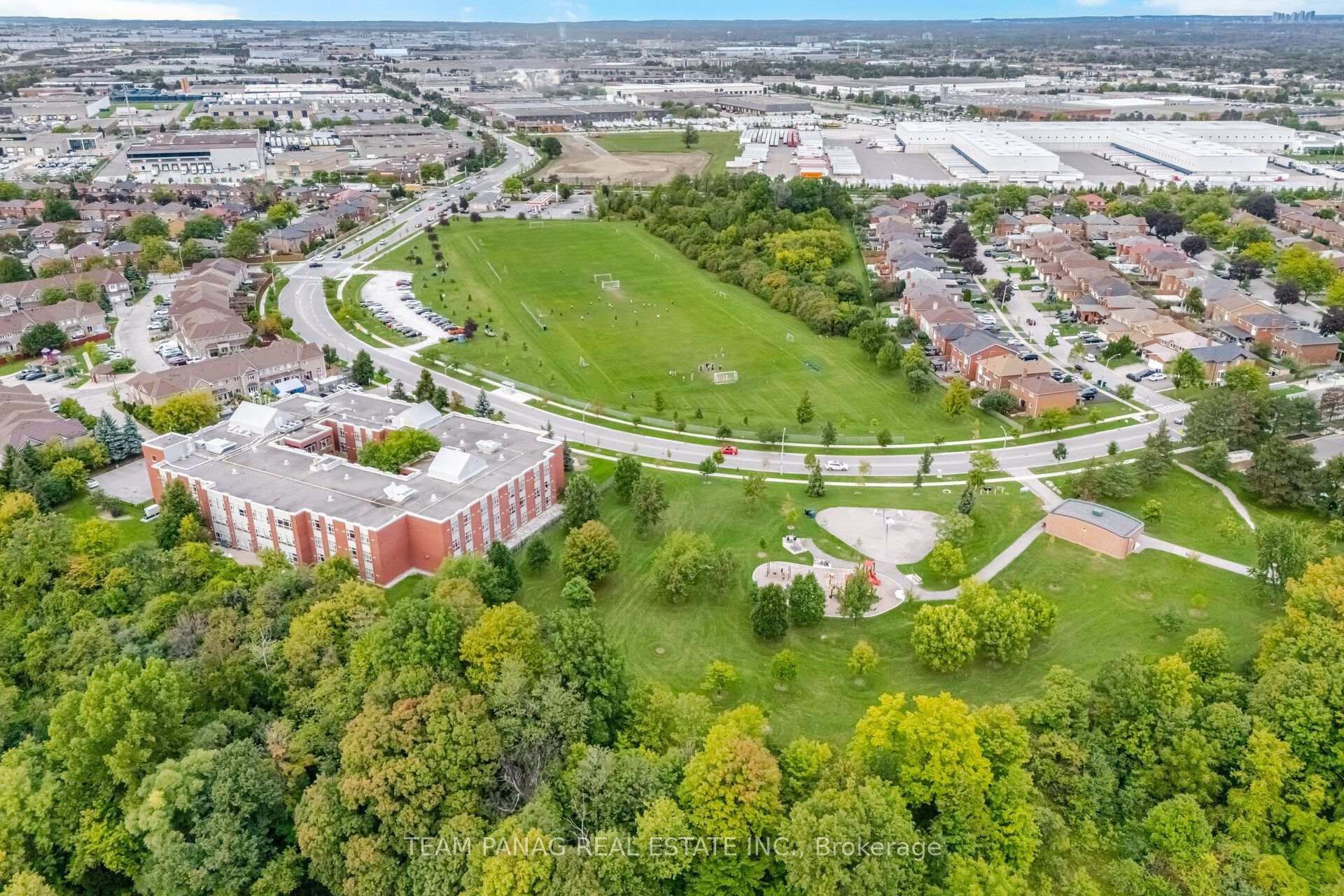 Photo 49 of 129 Bankview Circle, Etobicoke, West Humber-Clairville — HOMEH