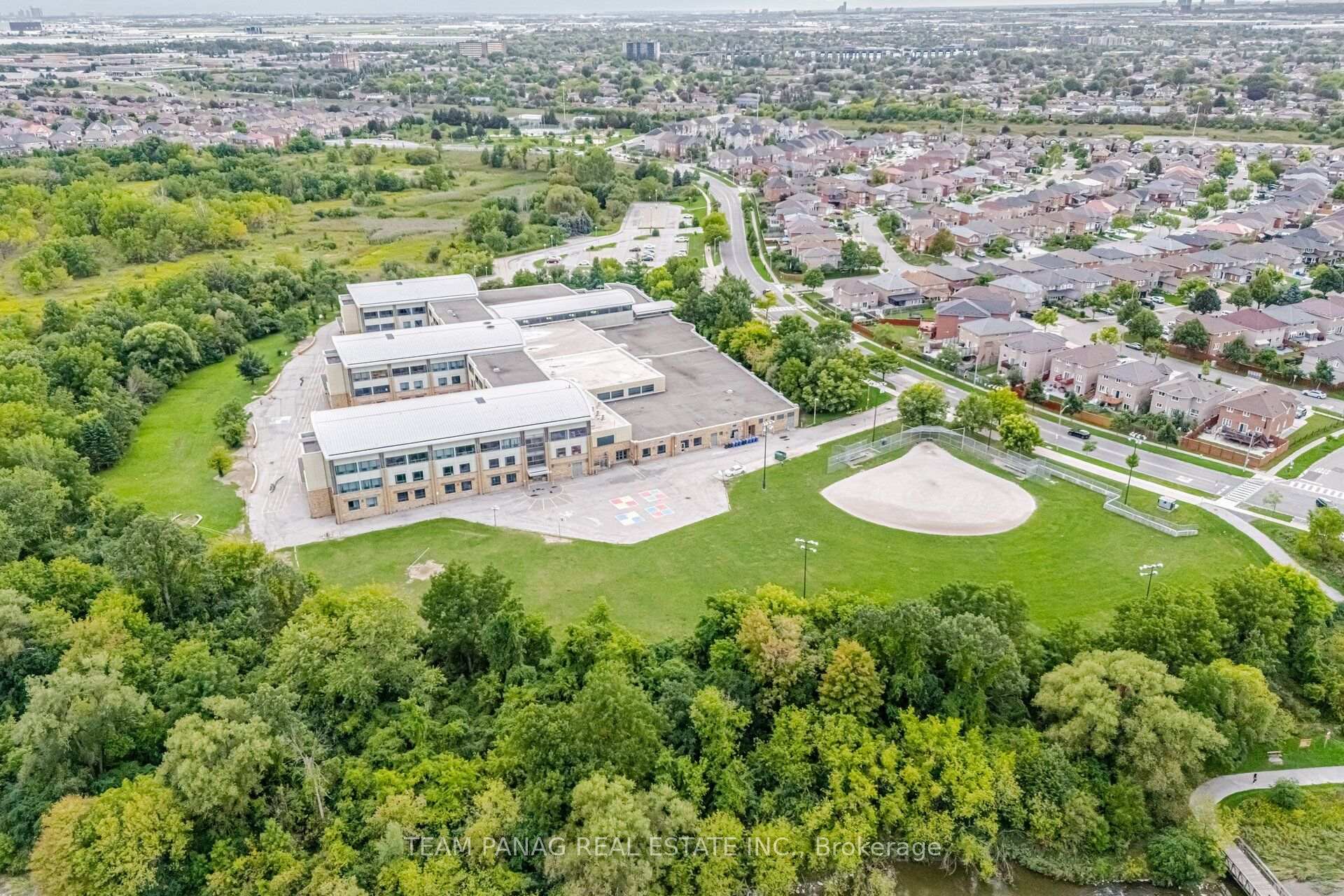 Photo 51 of 129 Bankview Circle, Etobicoke, West Humber-Clairville — HOMEH