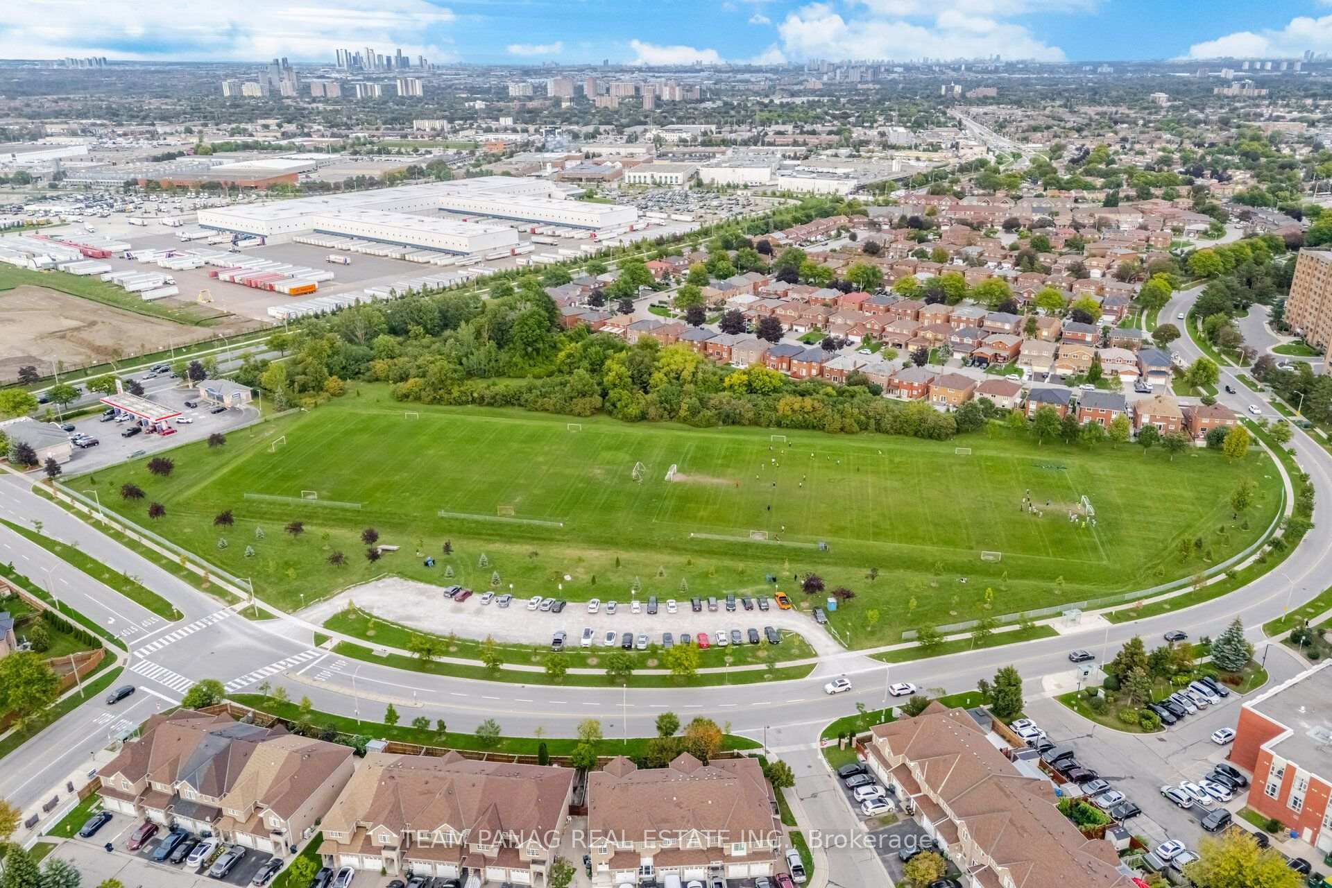 Photo 53 of 129 Bankview Circle, Etobicoke, West Humber-Clairville — HOMEH