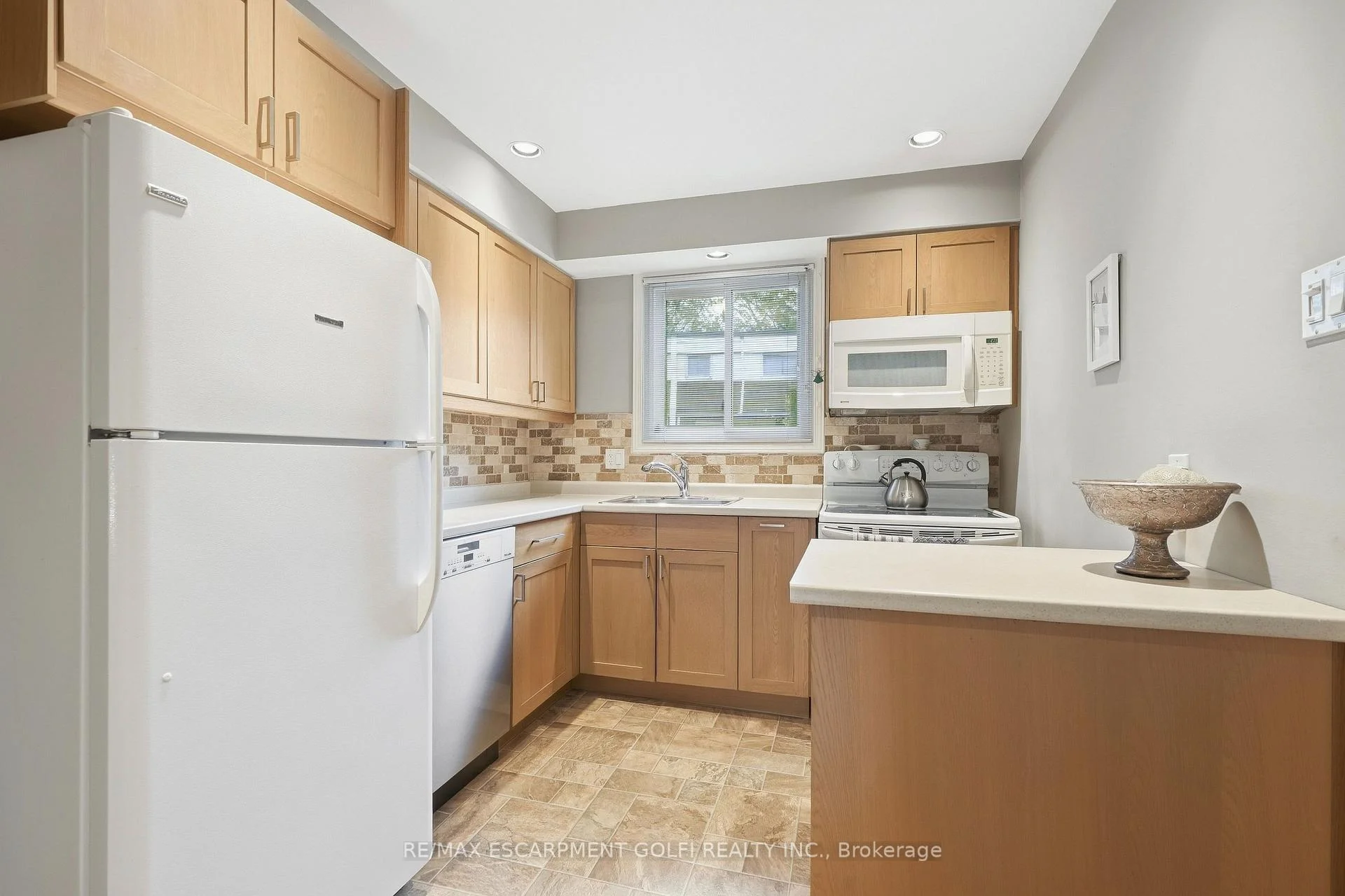 Photo 5 of Unit 9, 199 York Road, Hamilton, Cootes Paradise — HOMEH