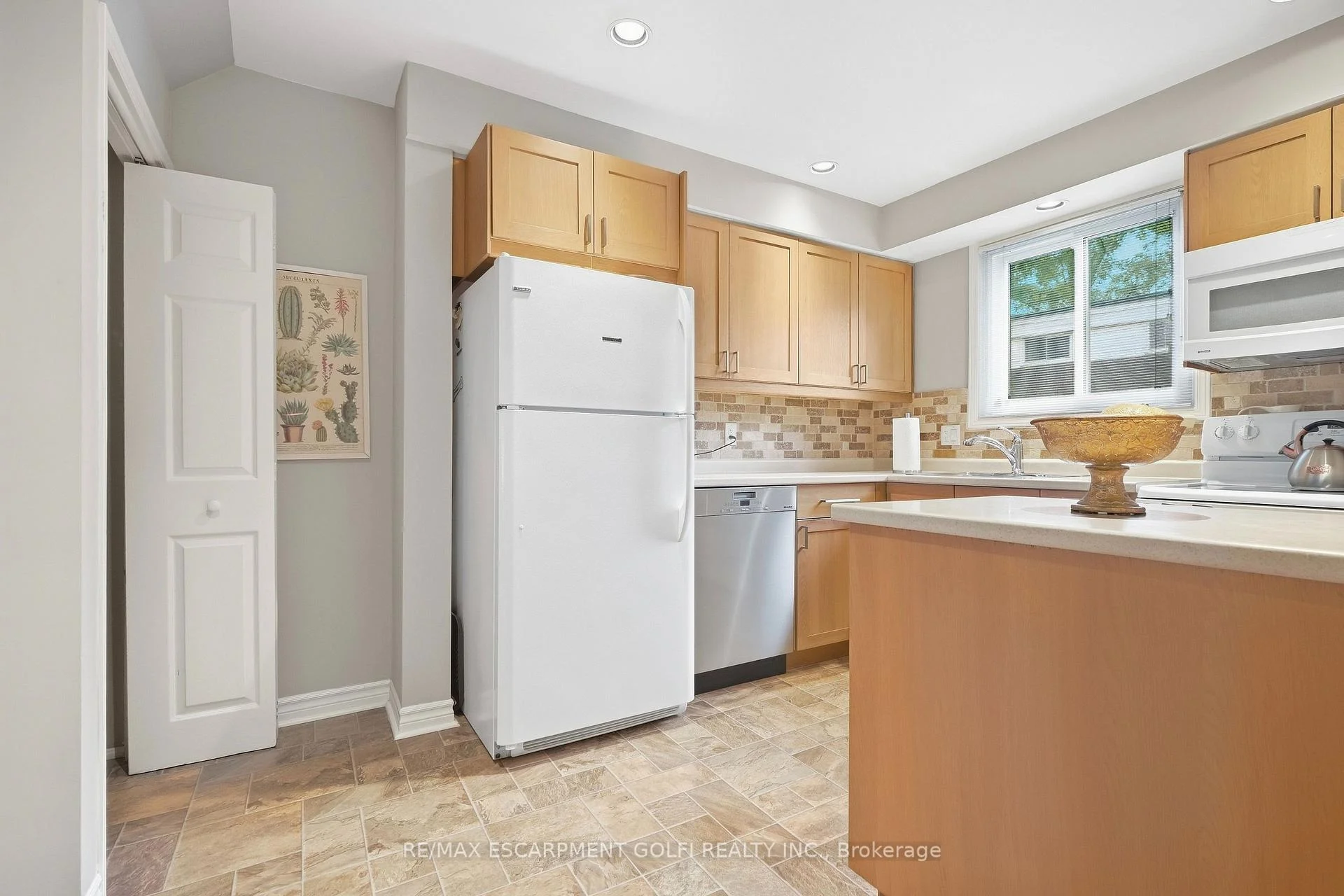 Photo 7 of Unit 9, 199 York Road, Hamilton, Cootes Paradise — HOMEH