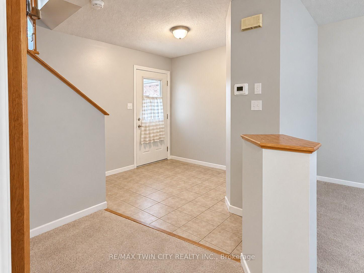 Photo 5 of 63 Orchid Crescent, Kitchener, Larentian West — HOMEH