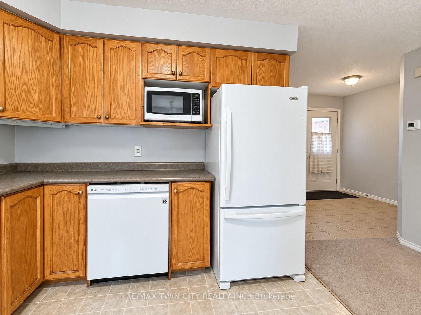 Photo 6 of 63 Orchid Crescent, Kitchener, Larentian West — HOMEH
