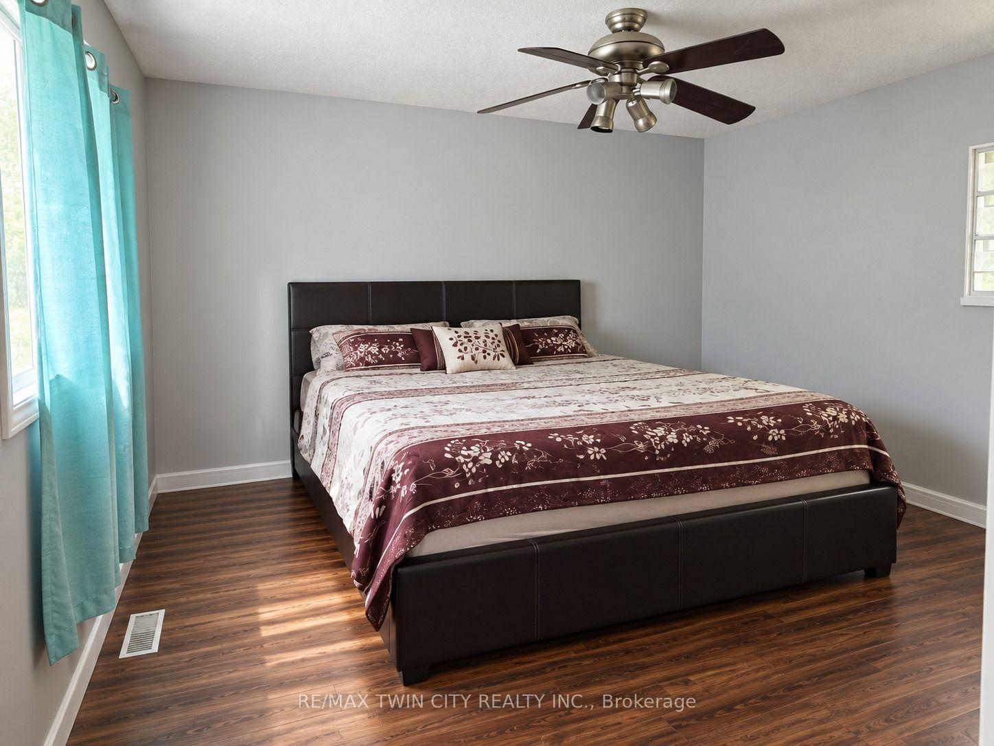 Photo 15 of 63 Orchid Crescent, Kitchener, Larentian West — HOMEH