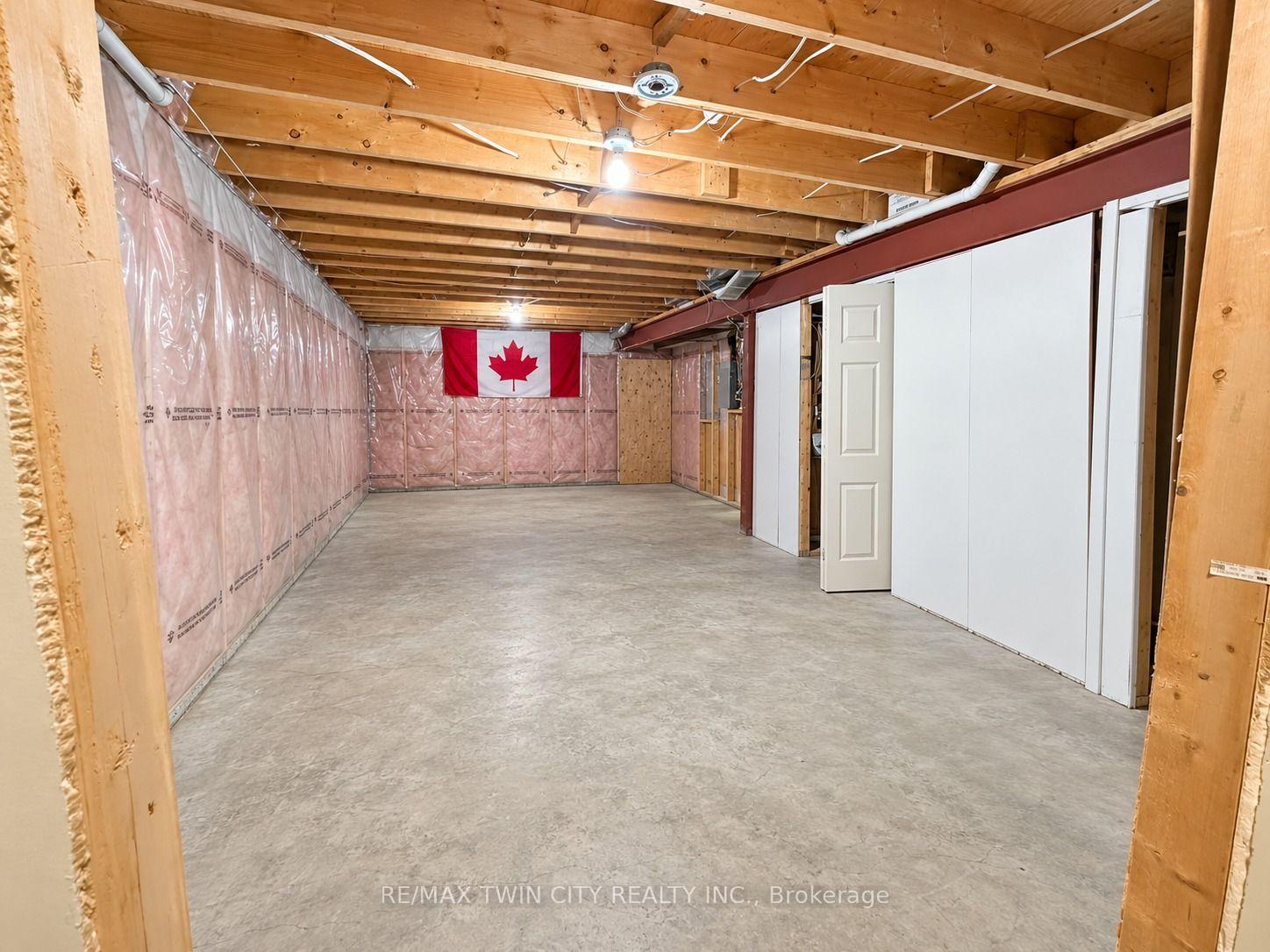 Photo 21 of 63 Orchid Crescent, Kitchener, Larentian West — HOMEH