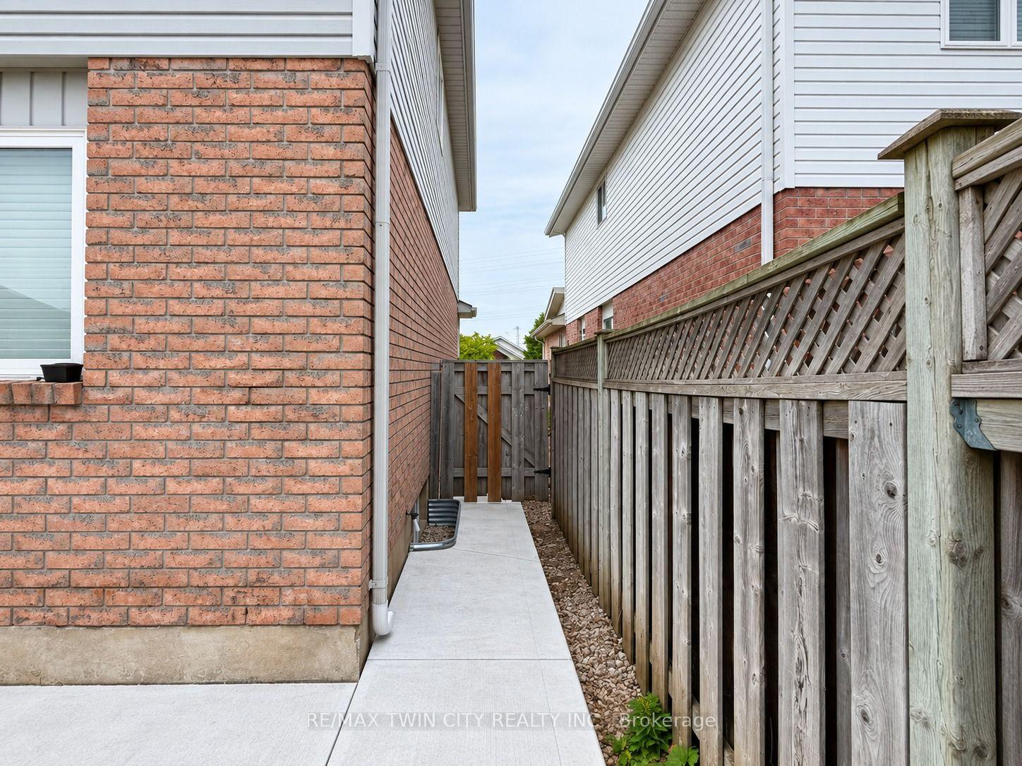 Photo 23 of 63 Orchid Crescent, Kitchener, Larentian West — HOMEH
