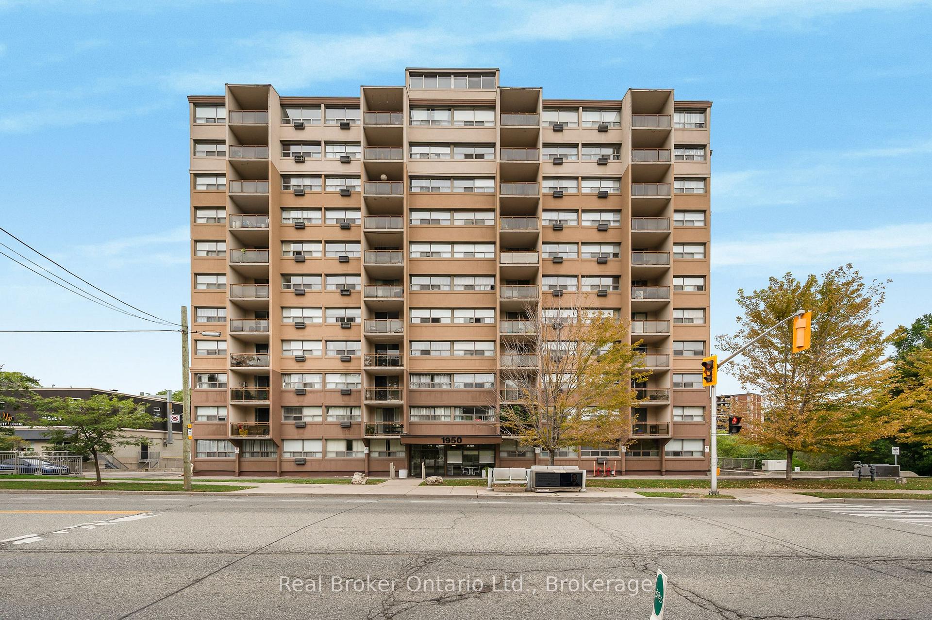 Photo of Unit 802, 1950 Main Street W