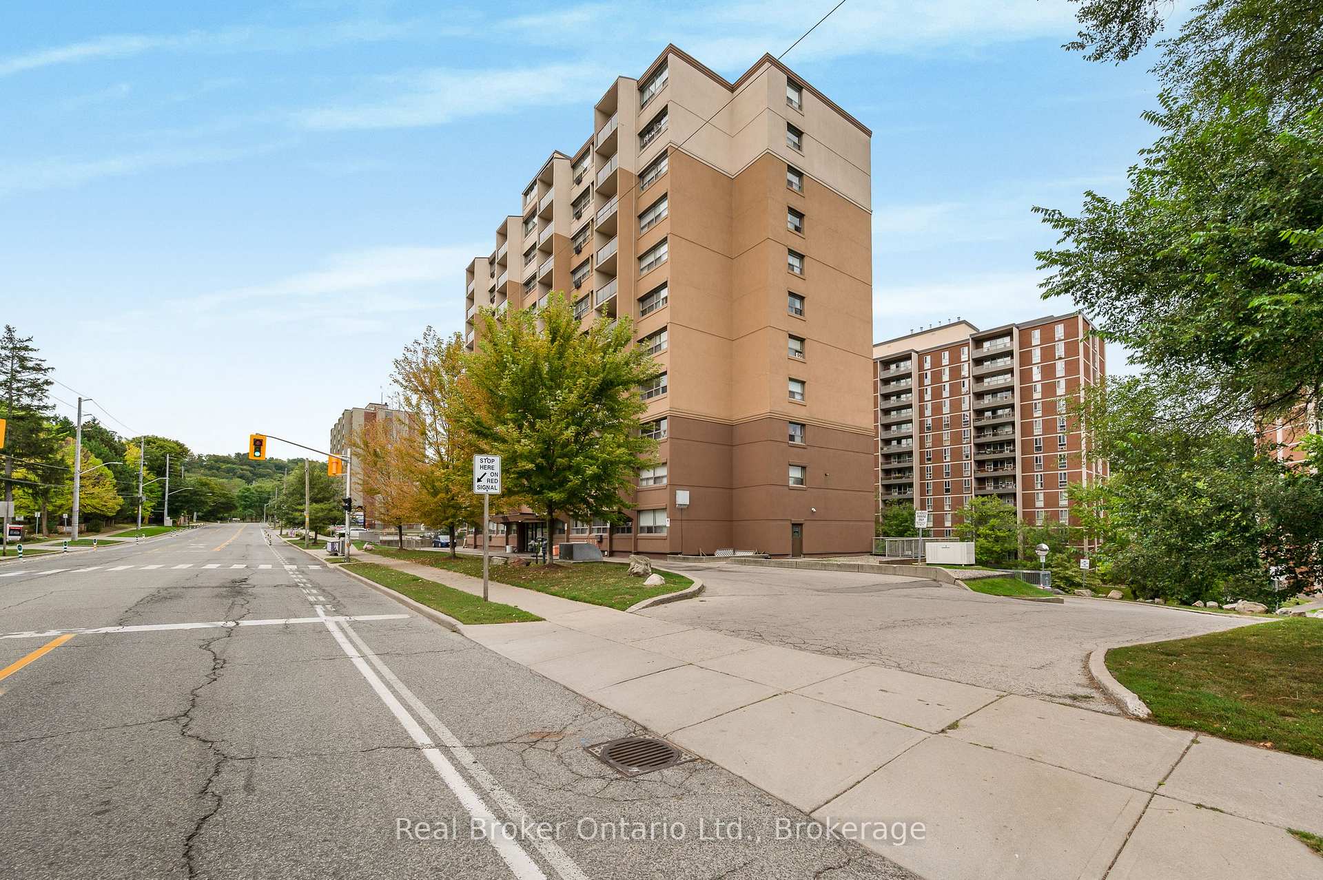 Photo 2 of Unit 802, 1950 Main Street W, Hamilton, Ainslie Wood — HOMEH