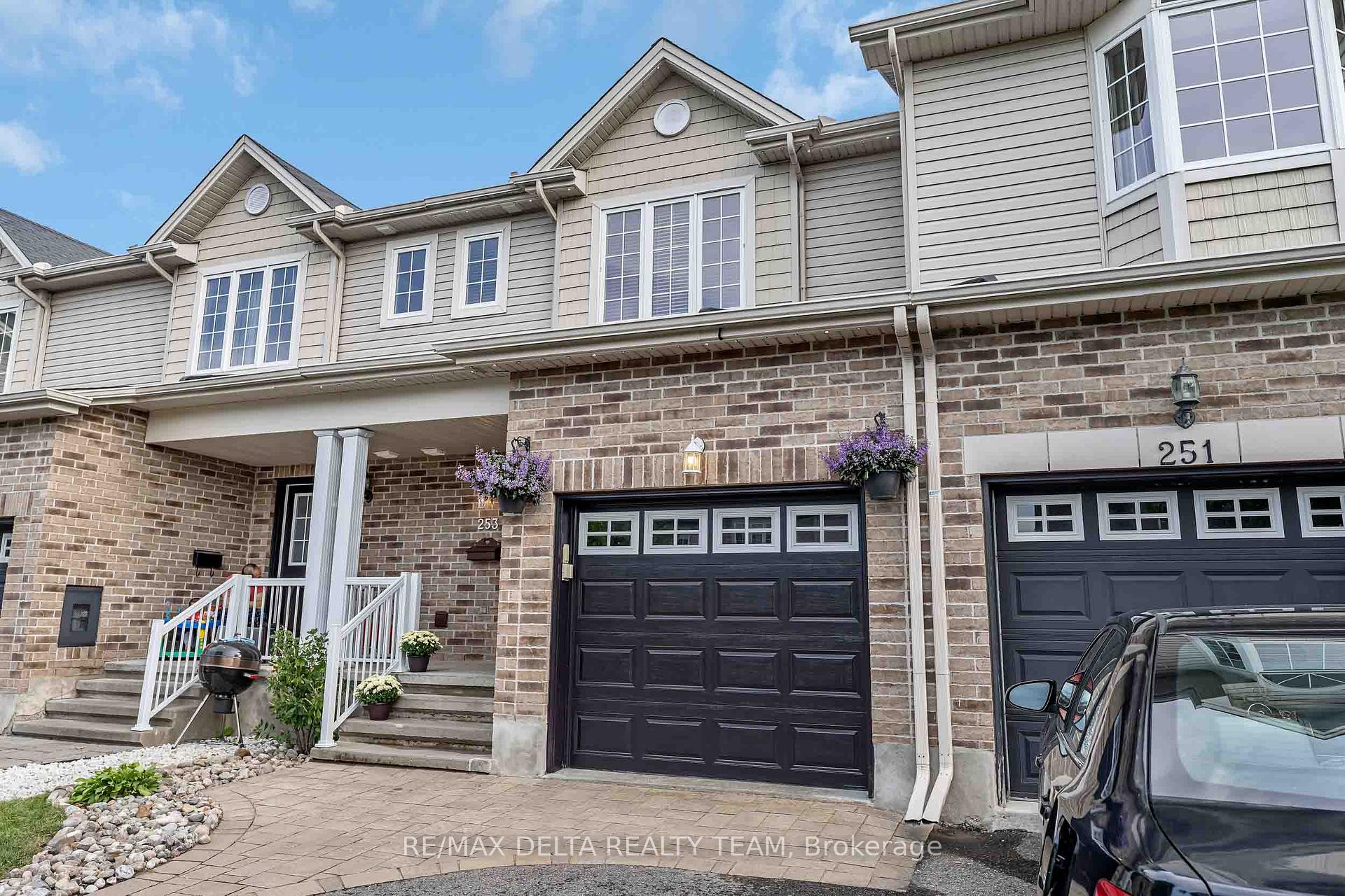 Photo 5 of 253 Cityview Crescent, Ottawa, Springridge/East Village — HOMEH