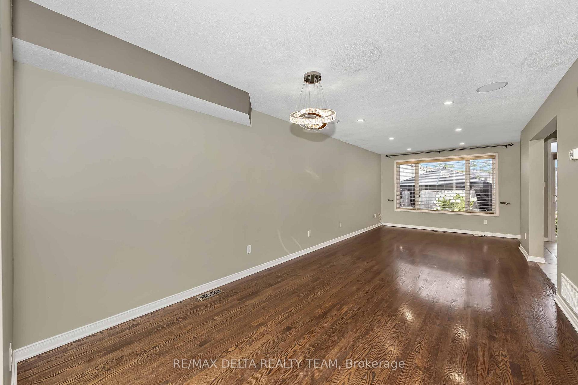 Photo 8 of 253 Cityview Crescent, Ottawa, Springridge/East Village — HOMEH