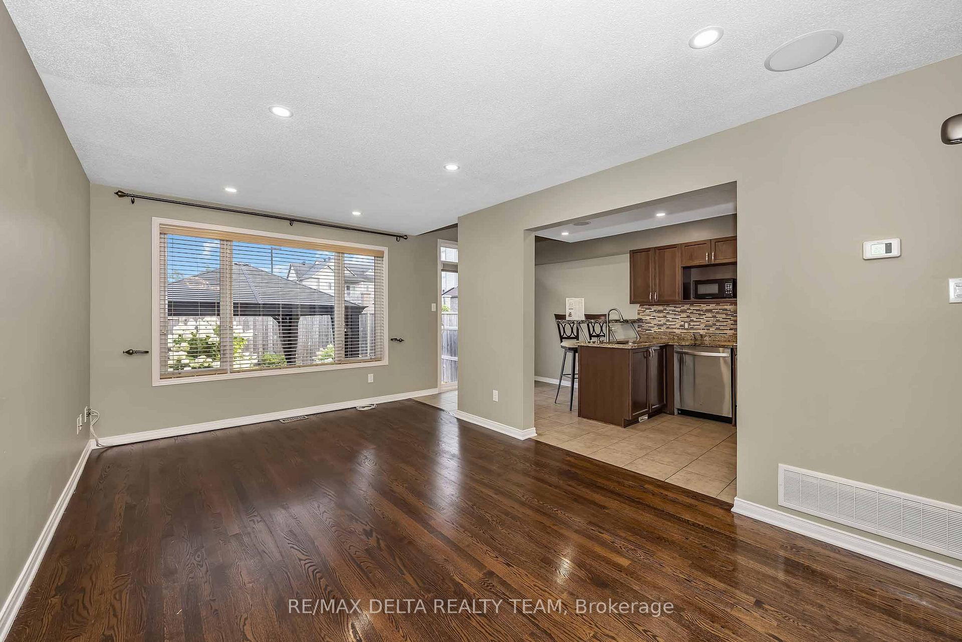 Photo 11 of 253 Cityview Crescent, Ottawa, Springridge/East Village — HOMEH