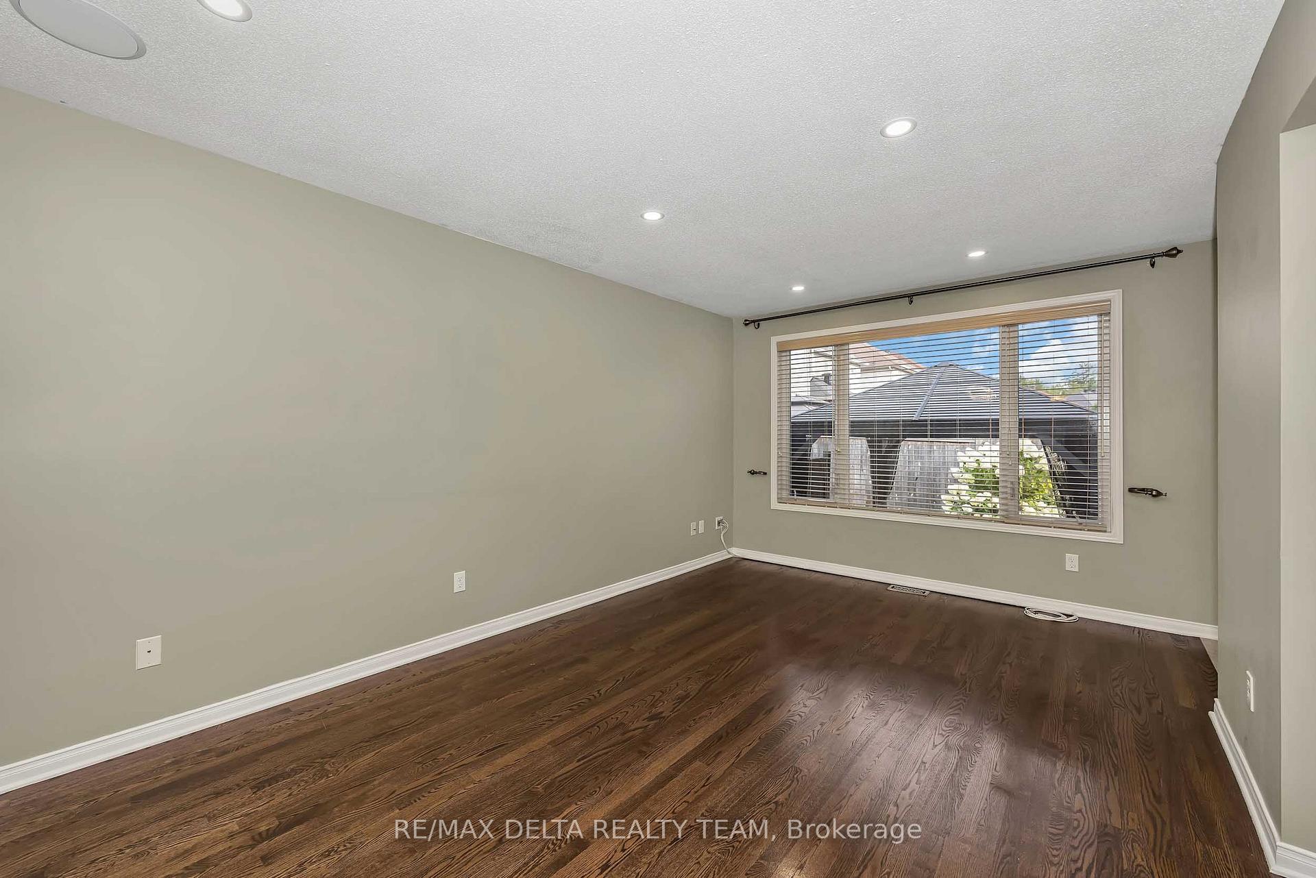 Photo 12 of 253 Cityview Crescent, Ottawa, Springridge/East Village — HOMEH