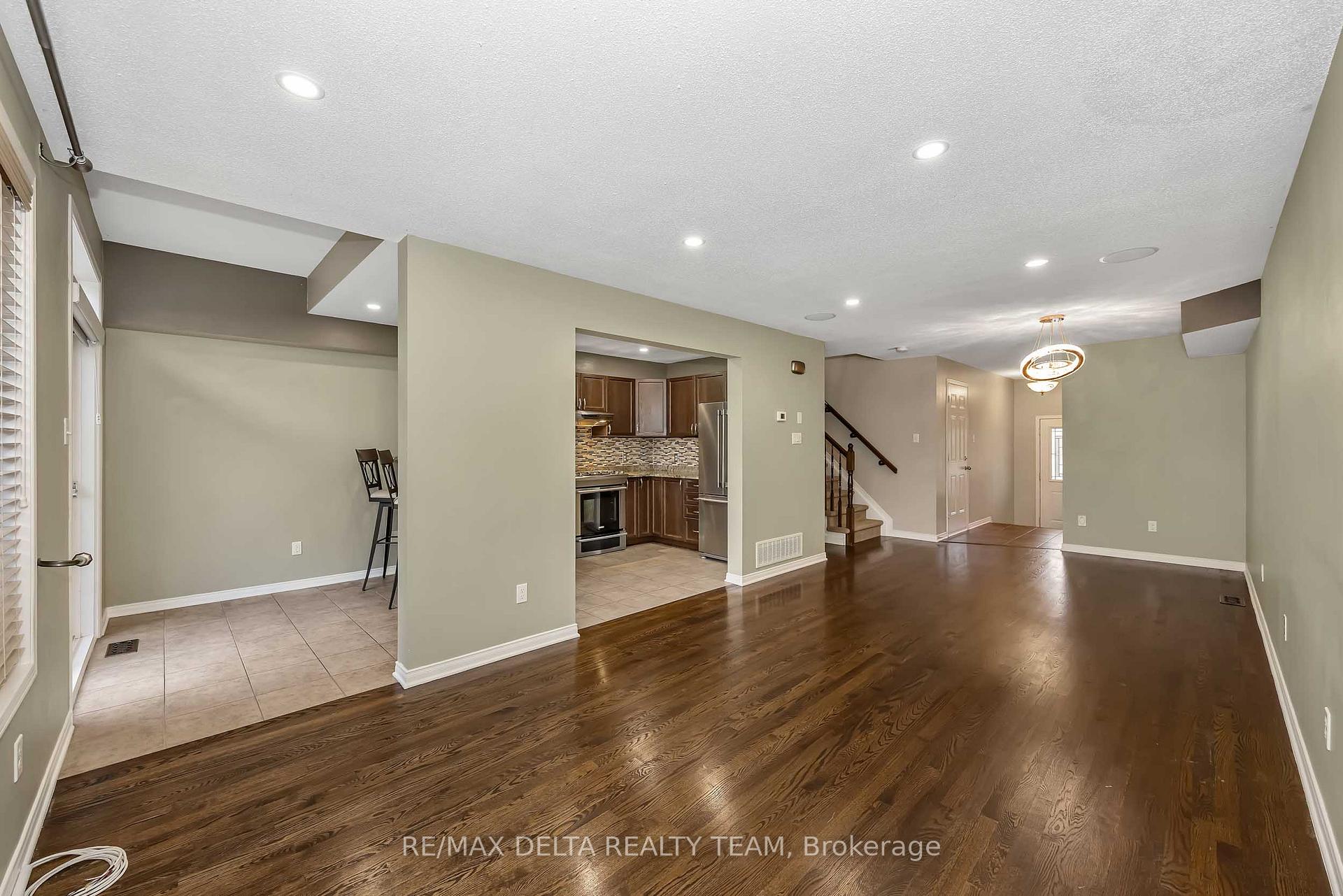 Photo 13 of 253 Cityview Crescent, Ottawa, Springridge/East Village — HOMEH