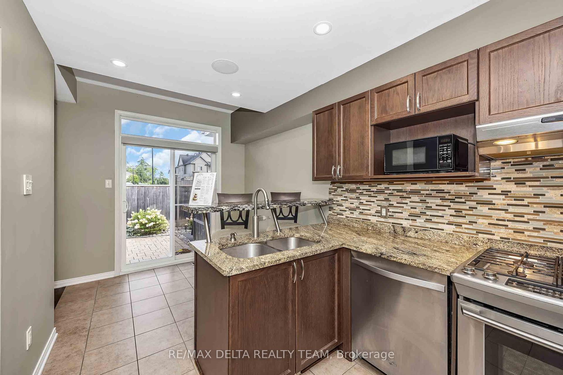 Photo 17 of 253 Cityview Crescent, Ottawa, Springridge/East Village — HOMEH