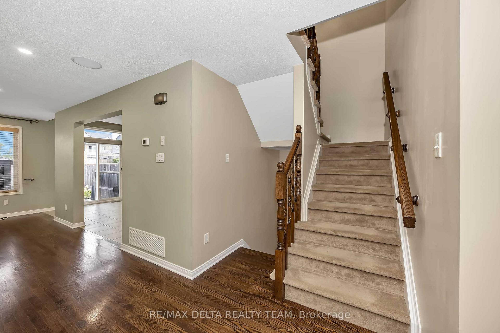 Photo 20 of 253 Cityview Crescent, Ottawa, Springridge/East Village — HOMEH