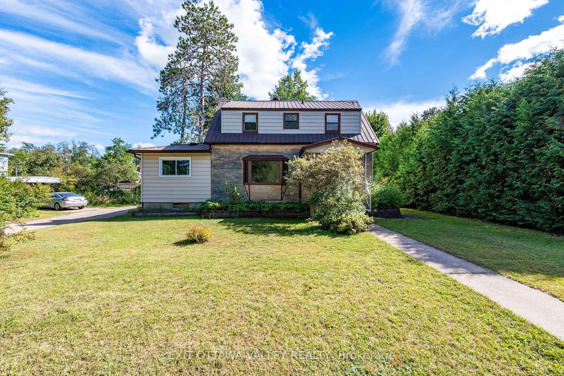 Photo 2 of 5 Silvie Street, Deep River, Deep River — HOMEH