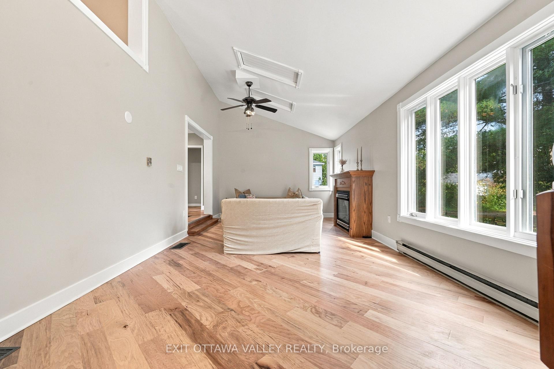 Photo 6 of 5 Silvie Street, Deep River, Deep River — HOMEH
