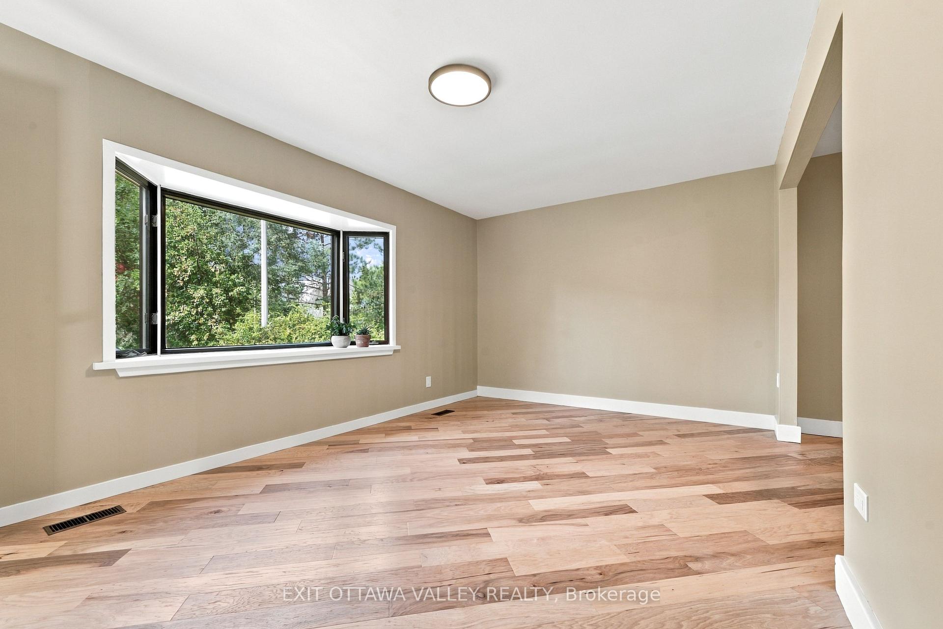 Photo 16 of 5 Silvie Street, Deep River, Deep River — HOMEH