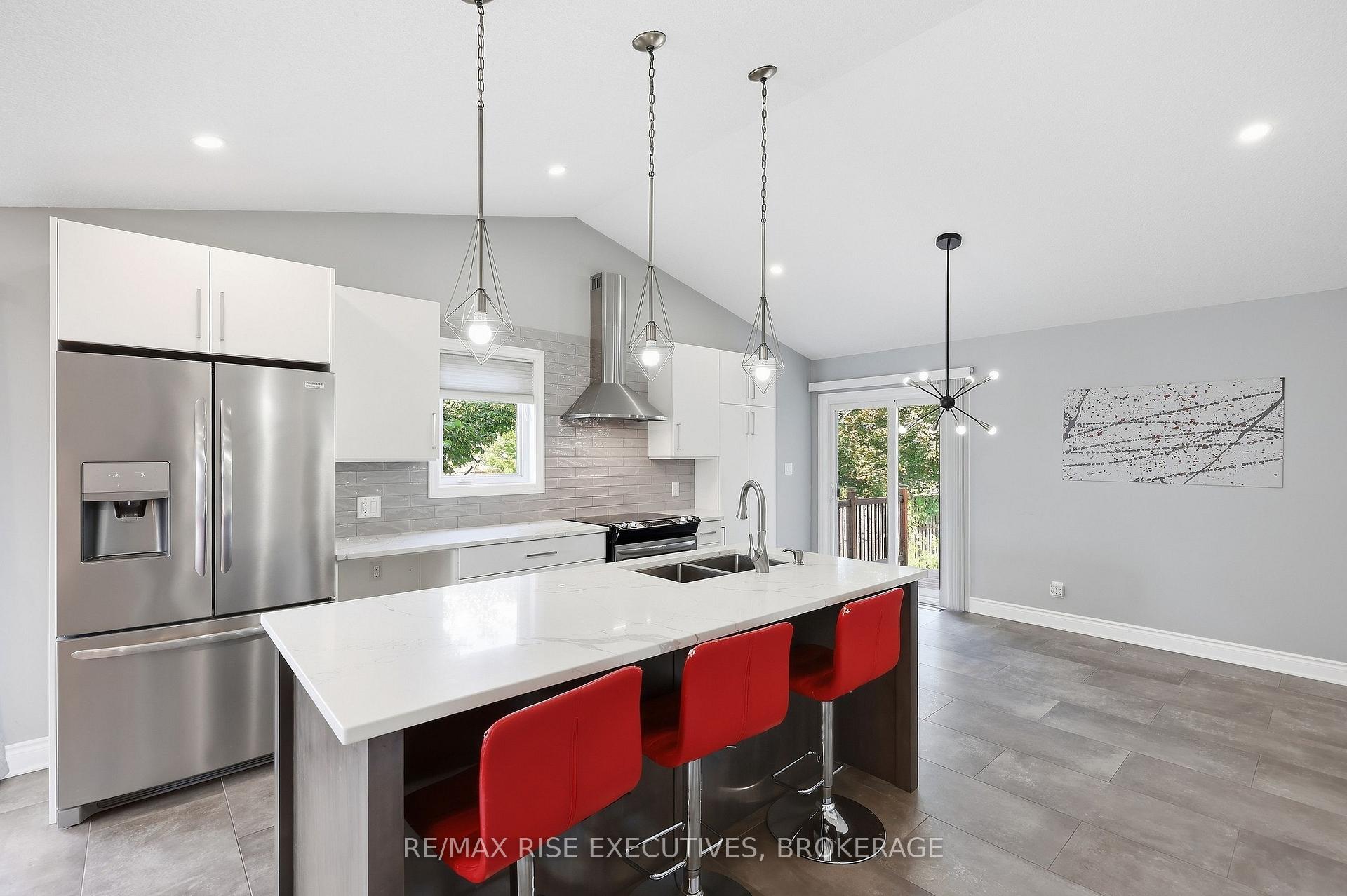 Photo 10 of 1500 Crimson Crescent, Kingston, City Northwest — HOMEH