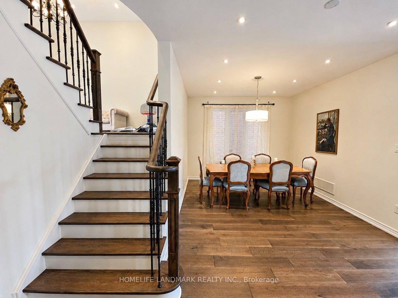 Photo 11 of 41 Mansard Drive, Richmond Hill, Jefferson — HOMEH