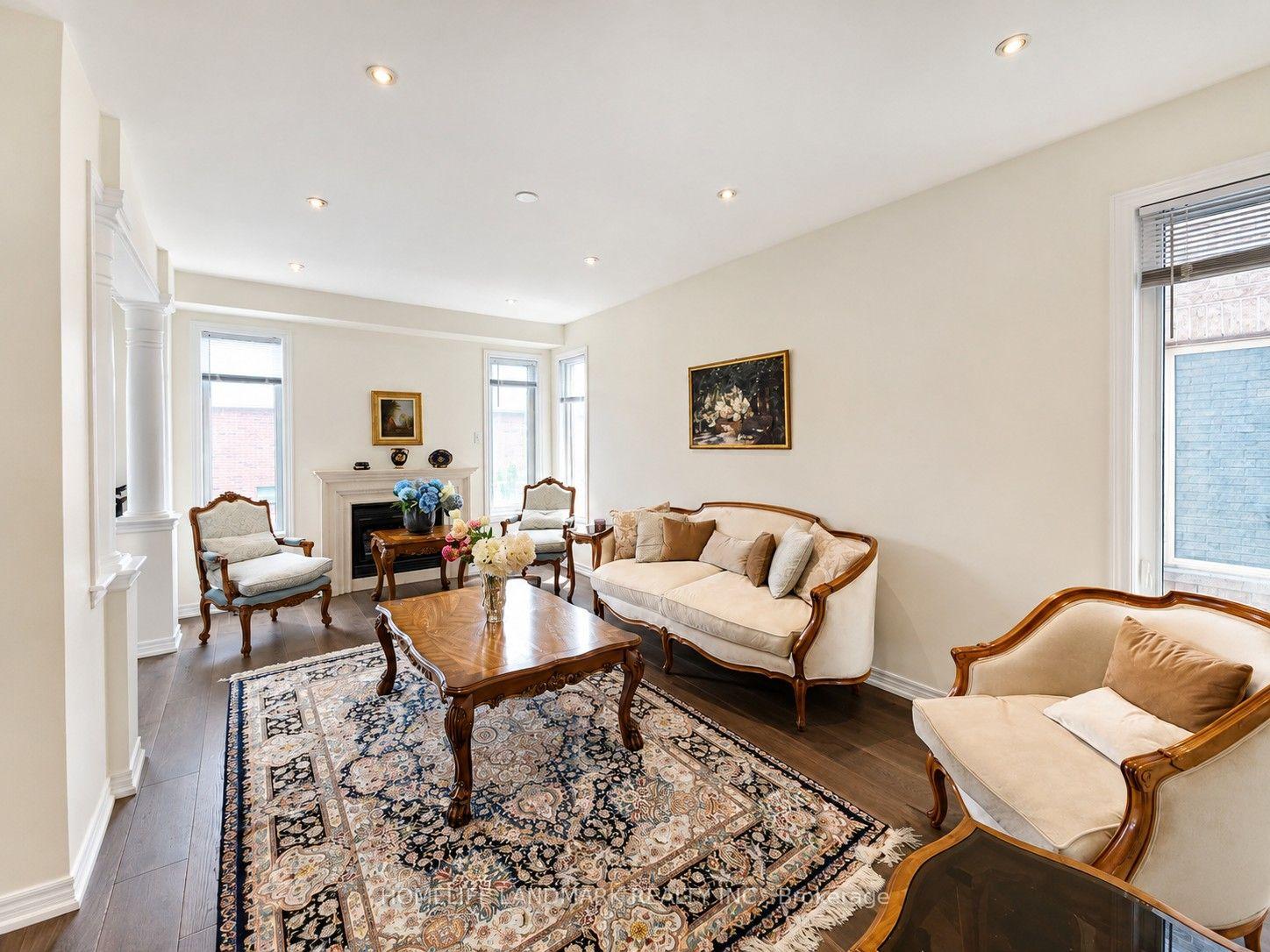 Photo 13 of 41 Mansard Drive, Richmond Hill, Jefferson — HOMEH