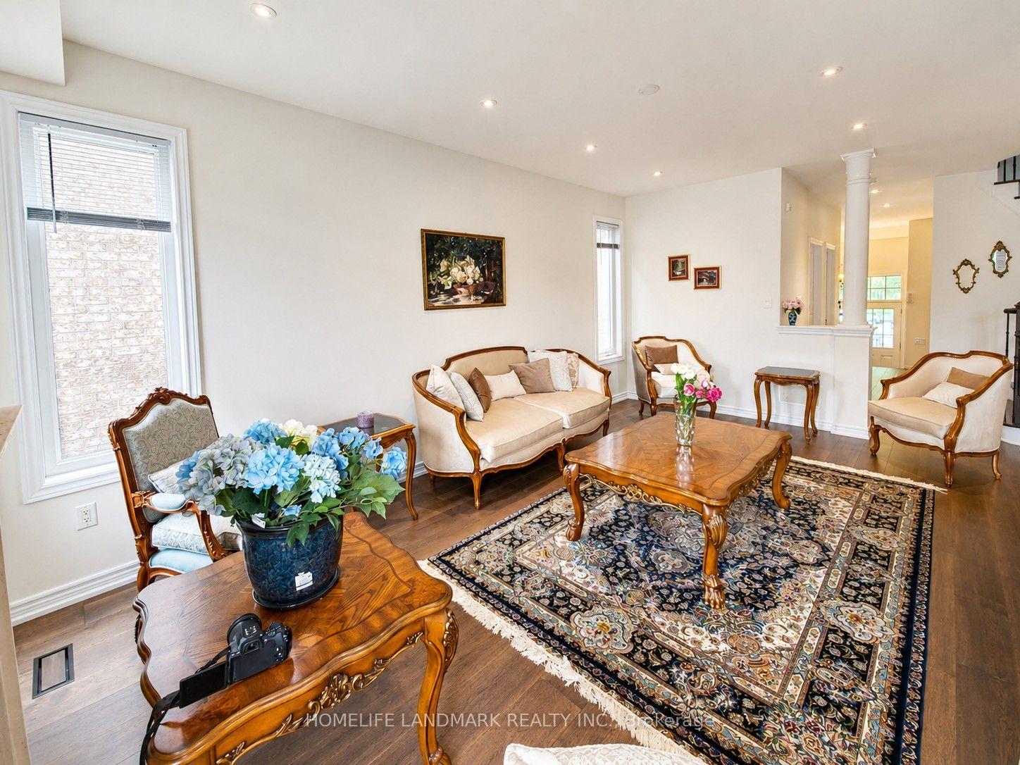 Photo 14 of 41 Mansard Drive, Richmond Hill, Jefferson — HOMEH