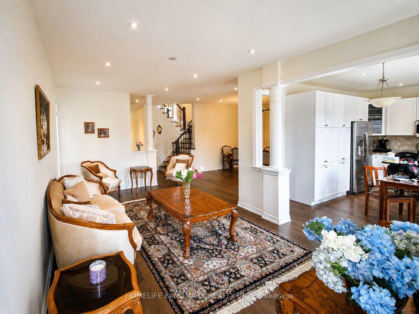 Photo 15 of 41 Mansard Drive, Richmond Hill, Jefferson — HOMEH
