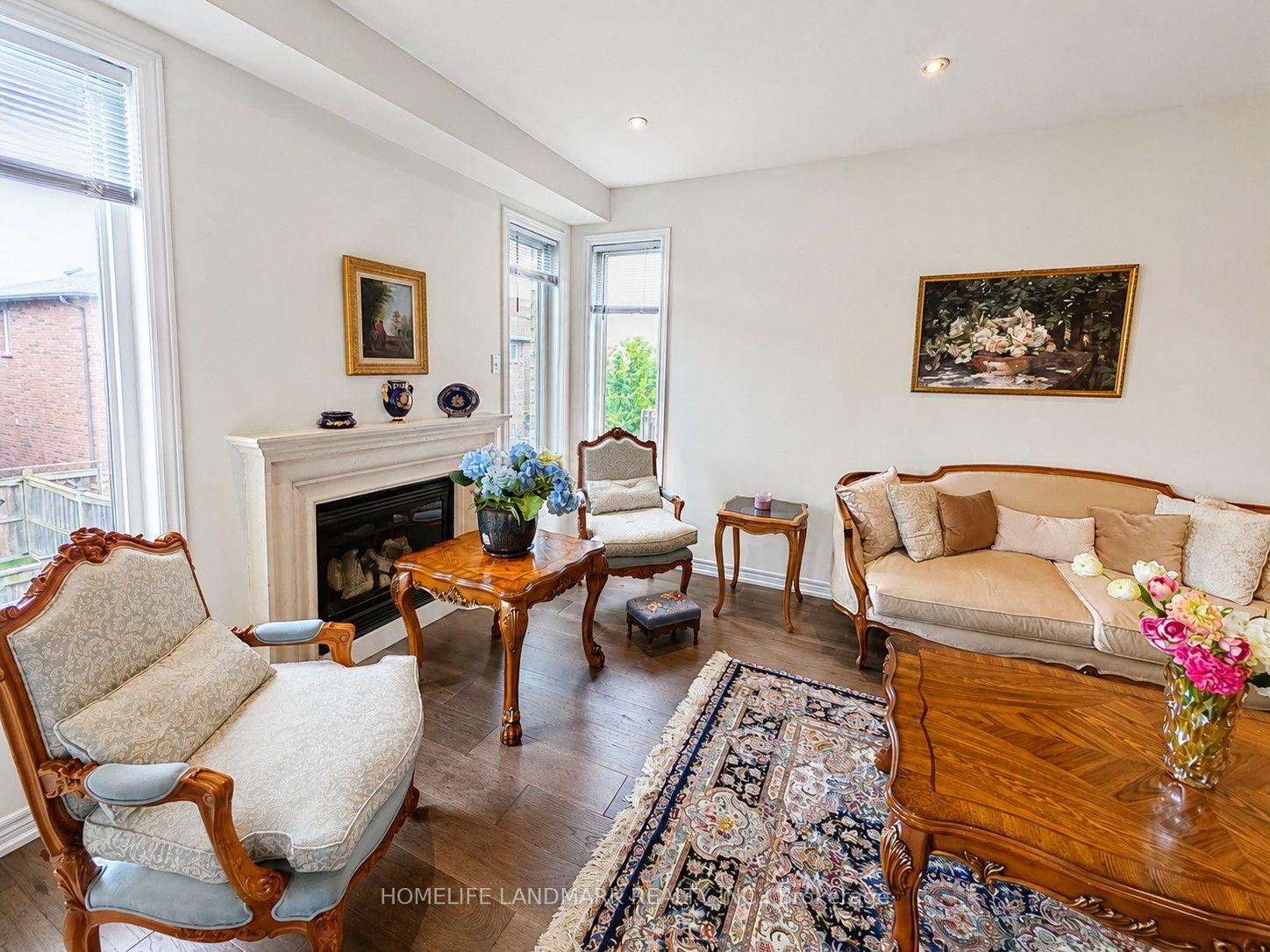 Photo 16 of 41 Mansard Drive, Richmond Hill, Jefferson — HOMEH