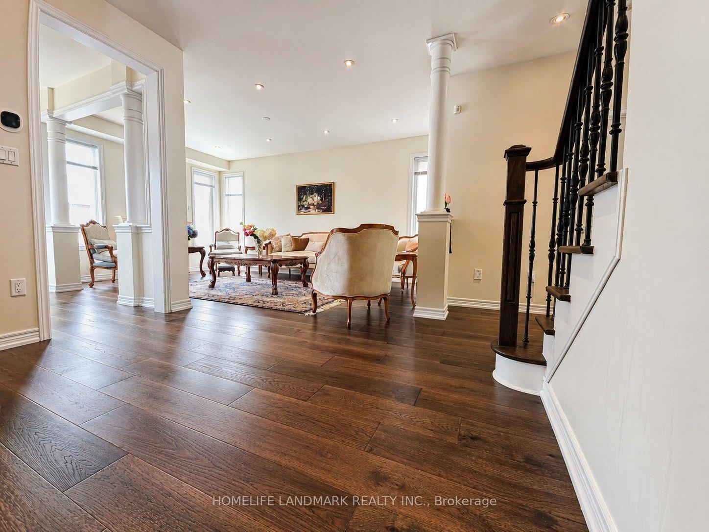 Photo 20 of 41 Mansard Drive, Richmond Hill, Jefferson — HOMEH
