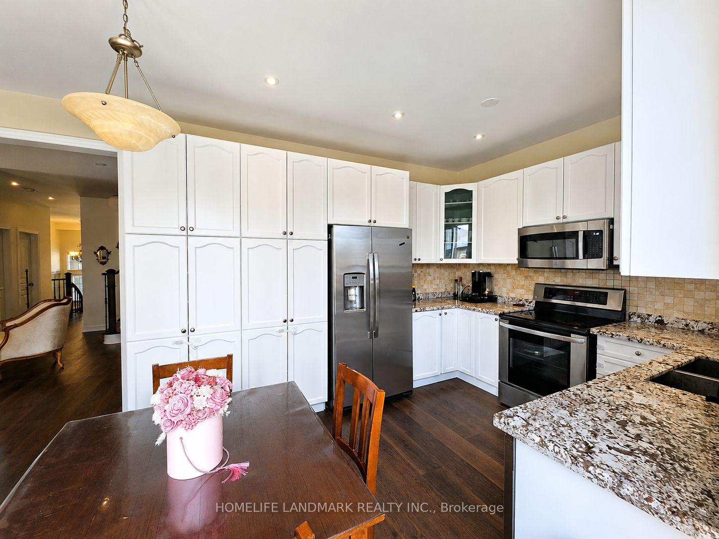 Photo 21 of 41 Mansard Drive, Richmond Hill, Jefferson — HOMEH