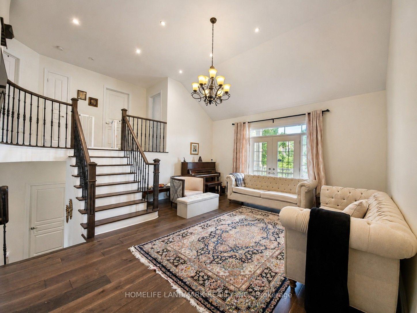 Photo 24 of 41 Mansard Drive, Richmond Hill, Jefferson — HOMEH