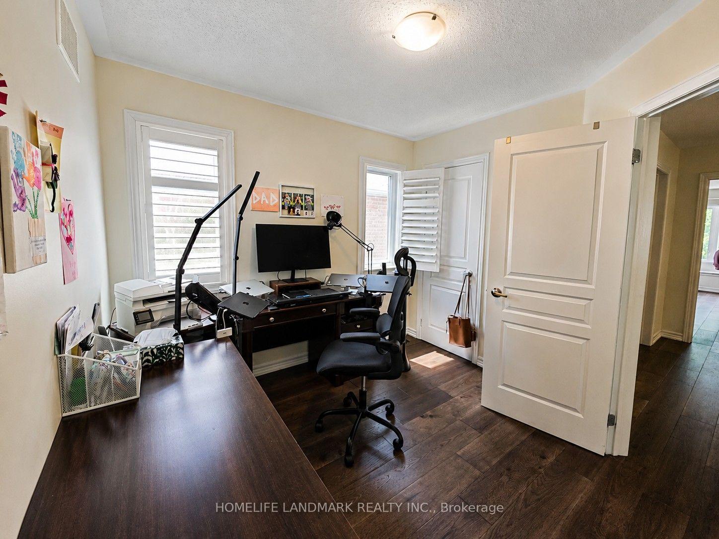 Photo 33 of 41 Mansard Drive, Richmond Hill, Jefferson — HOMEH