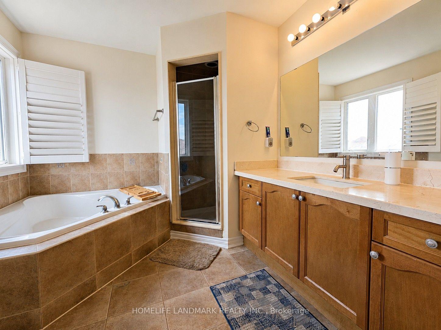 Photo 37 of 41 Mansard Drive, Richmond Hill, Jefferson — HOMEH